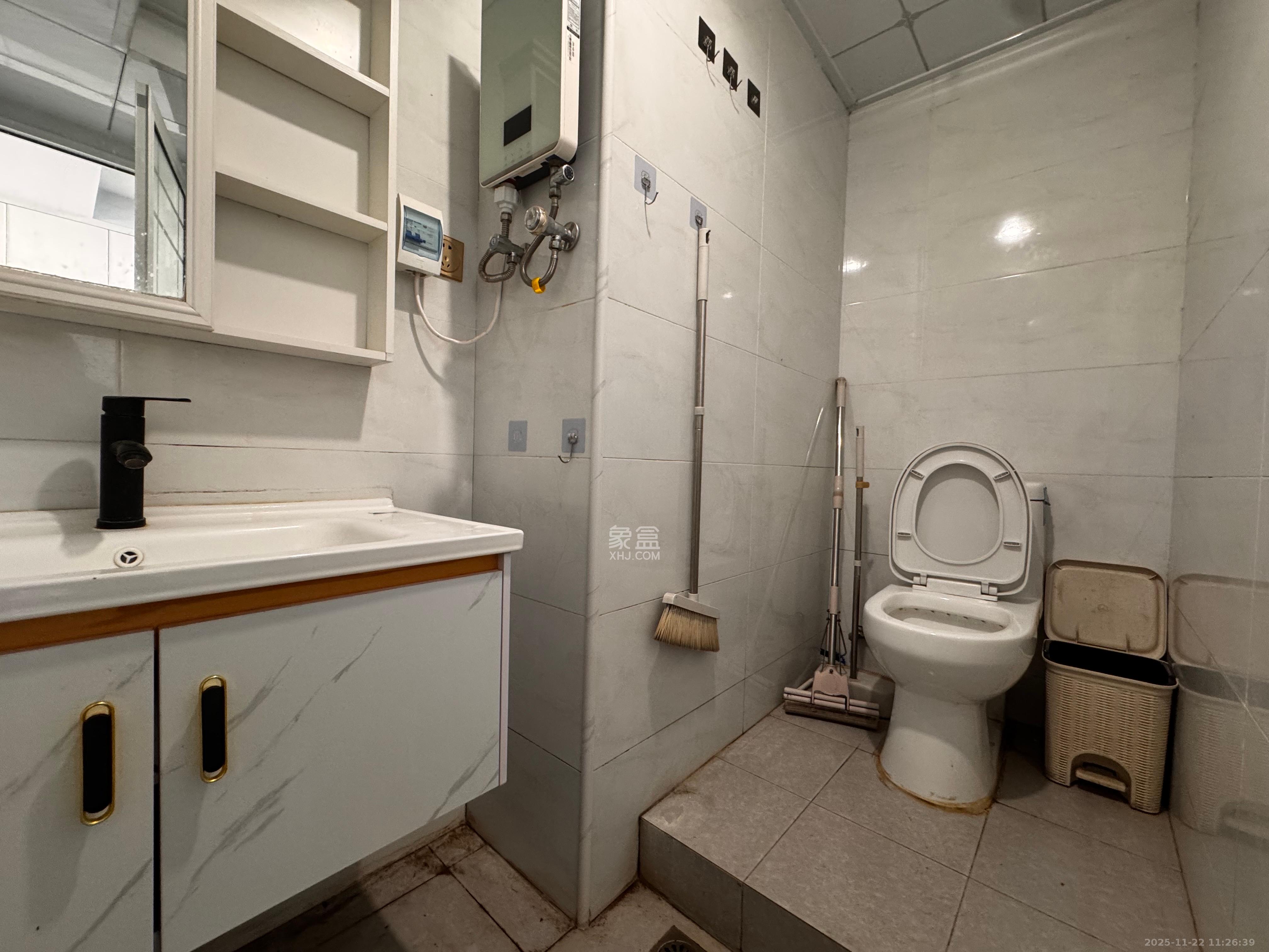 山与墅  1室1厅1卫    1100.0元/月室内图