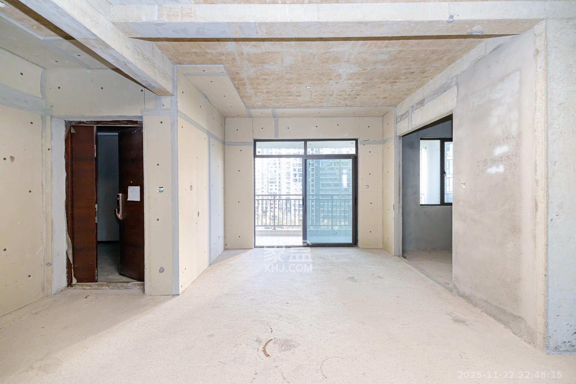 润和湘江天地E区 4室2厅3卫 200.0万 润和湘江天地E区 4室2厅3卫 200.0万客厅