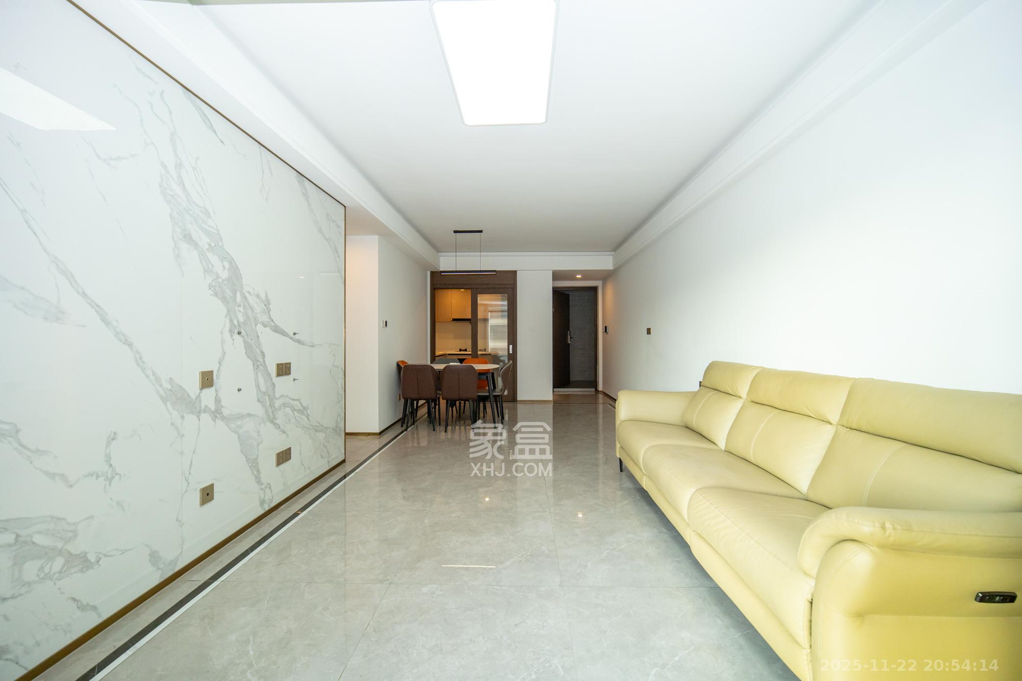 东原麓印长江B区 3室2厅1卫 125.0万 东原麓印长江B区 3室2厅1卫 125.0万客厅