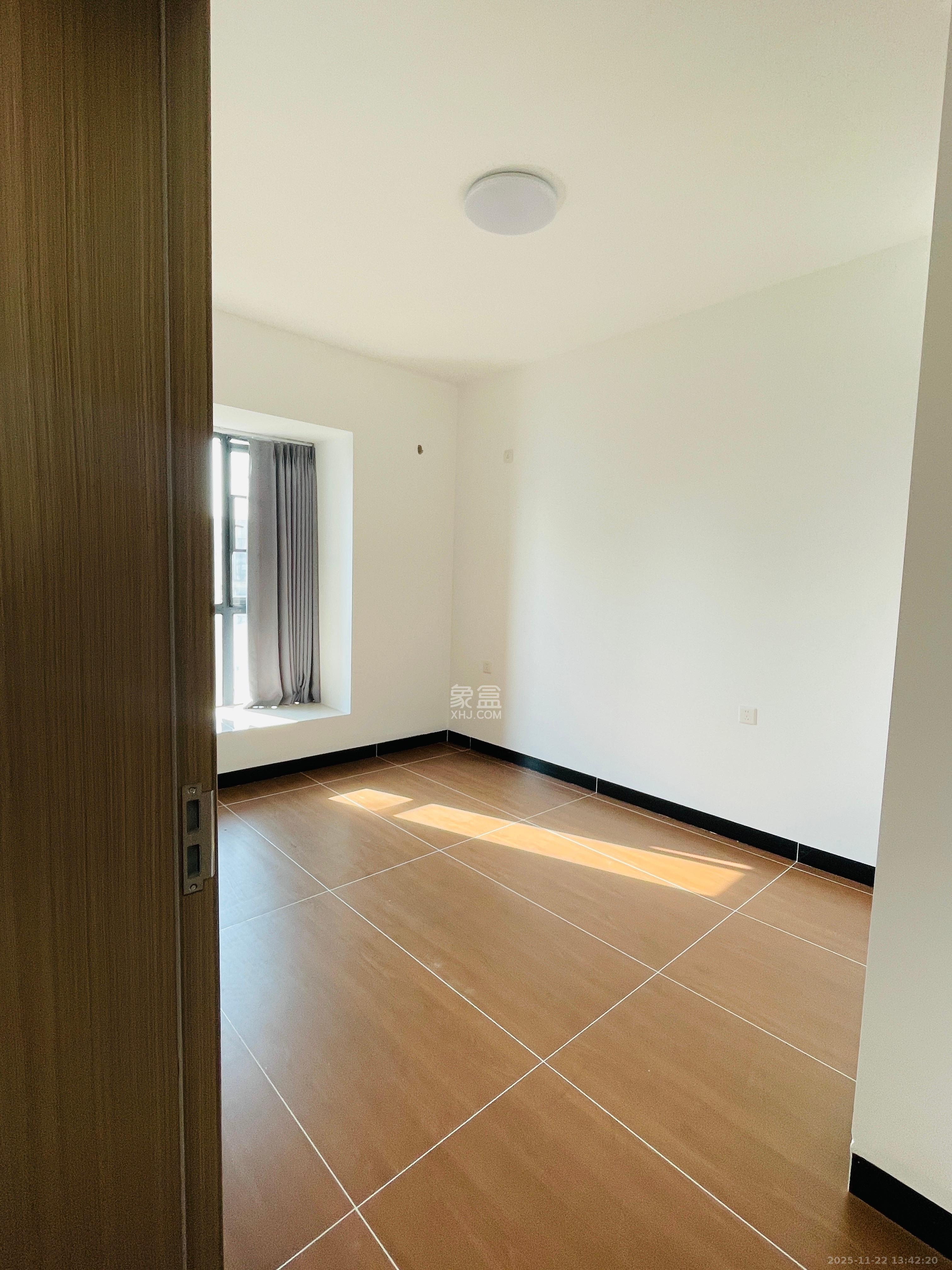 勤诚达新界  5室2厅2卫    3000.0元/月室内图