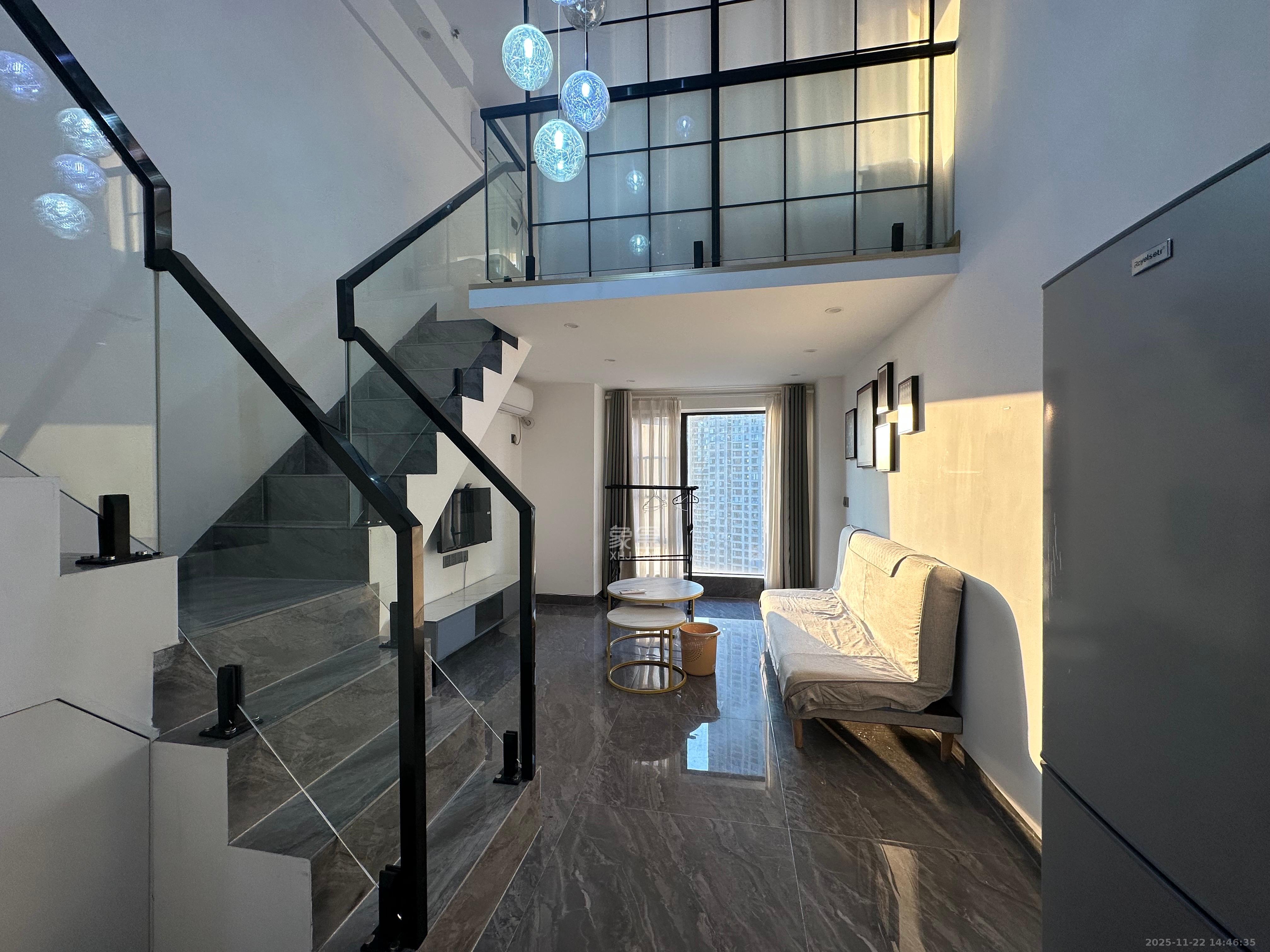 卓越江岸  2室1厅1卫    2300.0元/月室内图