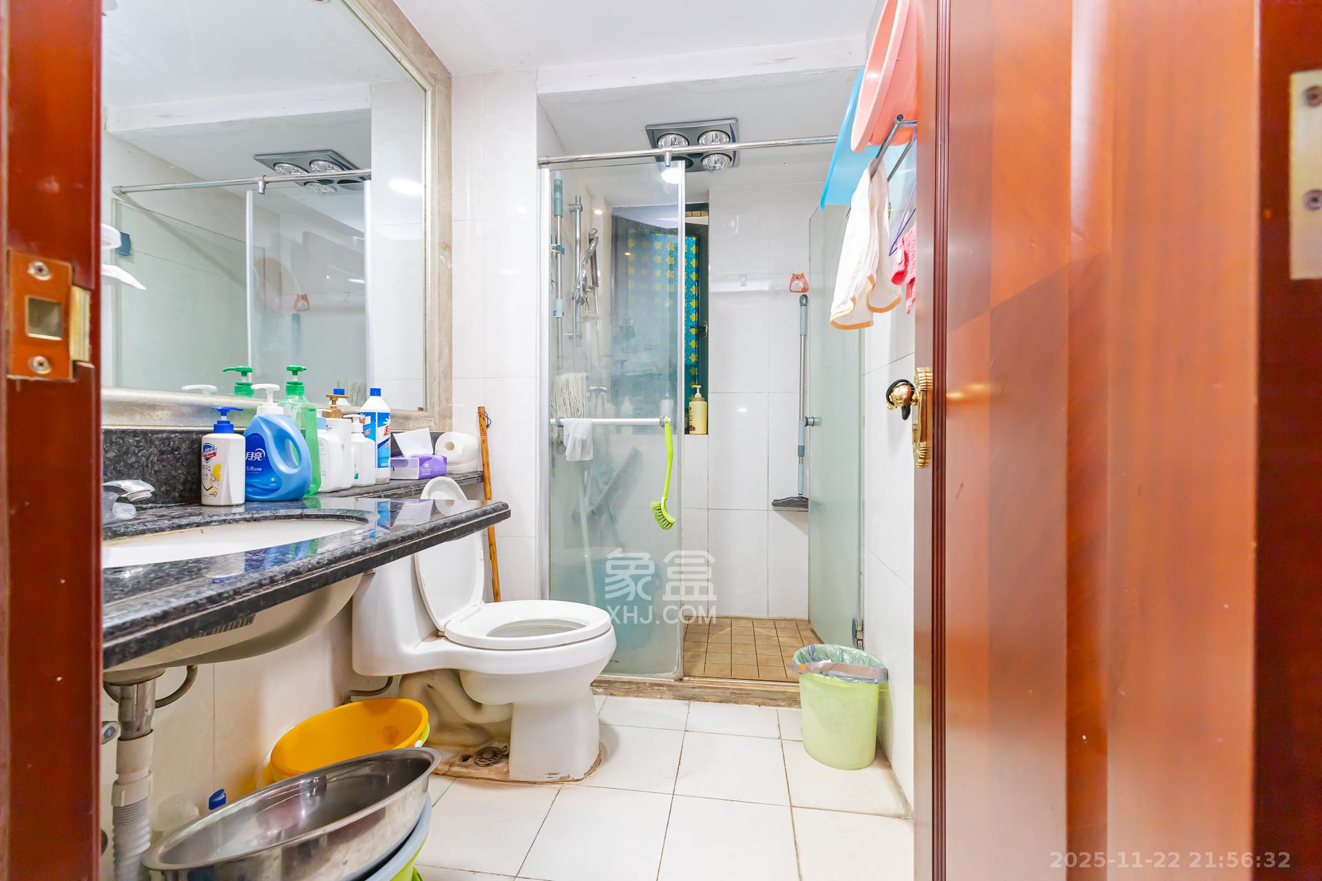 恒大名都 4室2厅2卫 72.0万 恒大名都 4室2厅2卫 72.0万卫生间