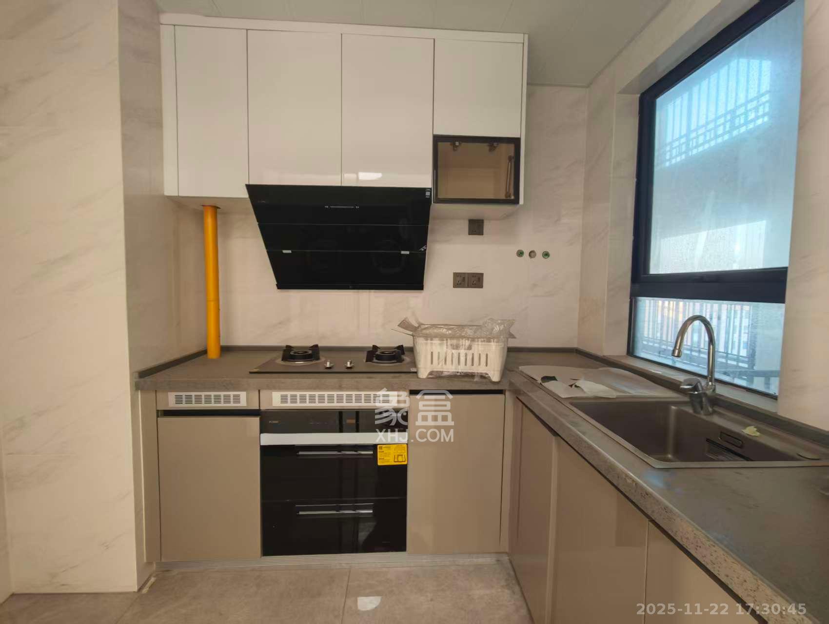 荣盛锦绣学府  3室2厅2卫    2200.0元/月室内图