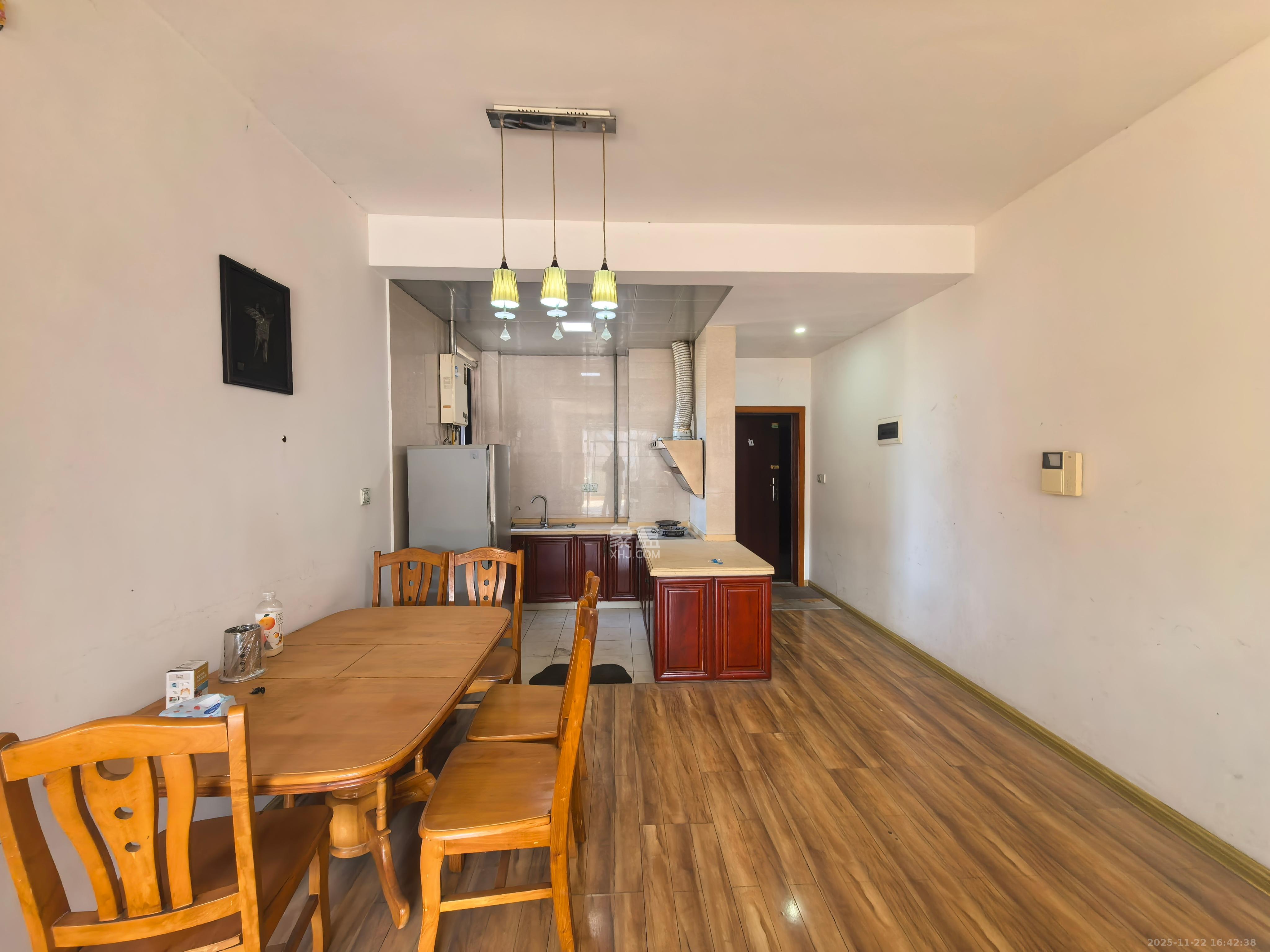 华雅花园 2室2厅1卫 32.8万 华雅花园 2室2厅1卫 32.8万客厅