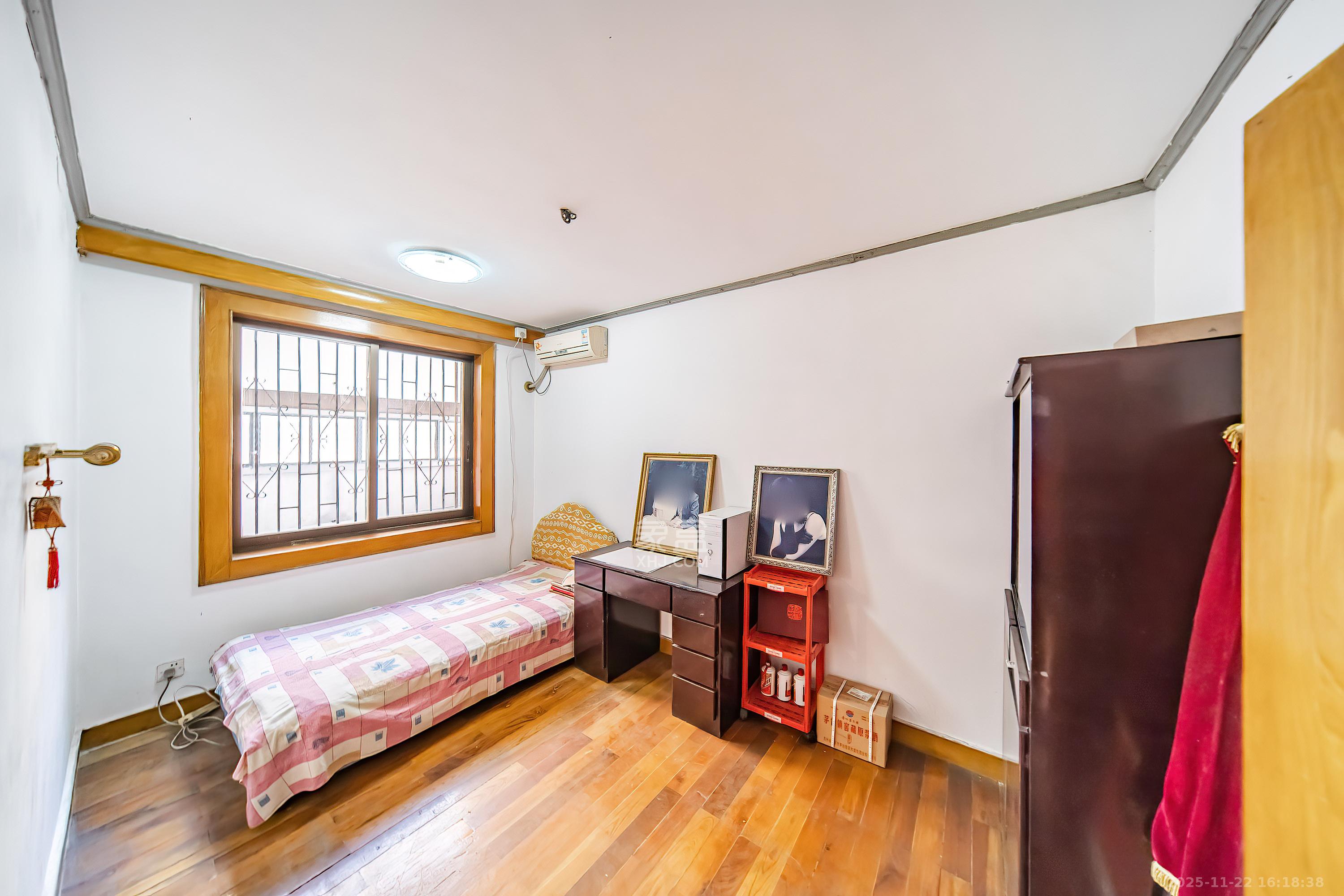 华侨公寓(九家湾) 3室2厅2卫 89.0万 华侨公寓(九家湾) 3室2厅2卫 89.0万卧室