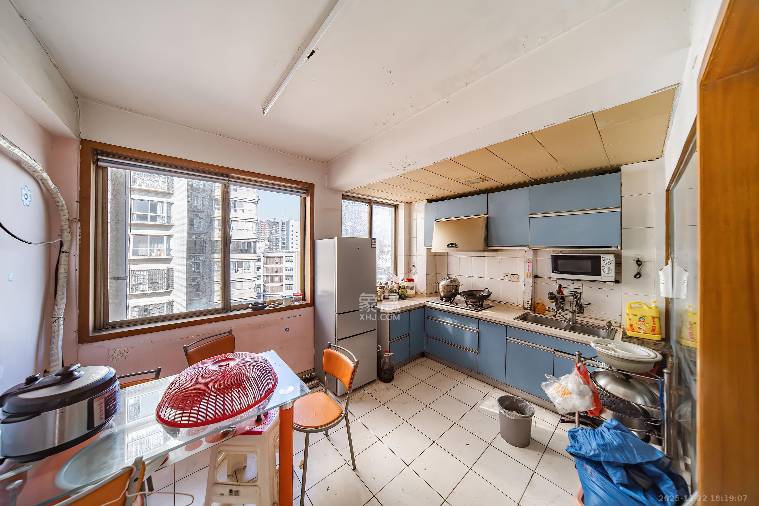 新家园  2室2厅1卫    51.8万厨房