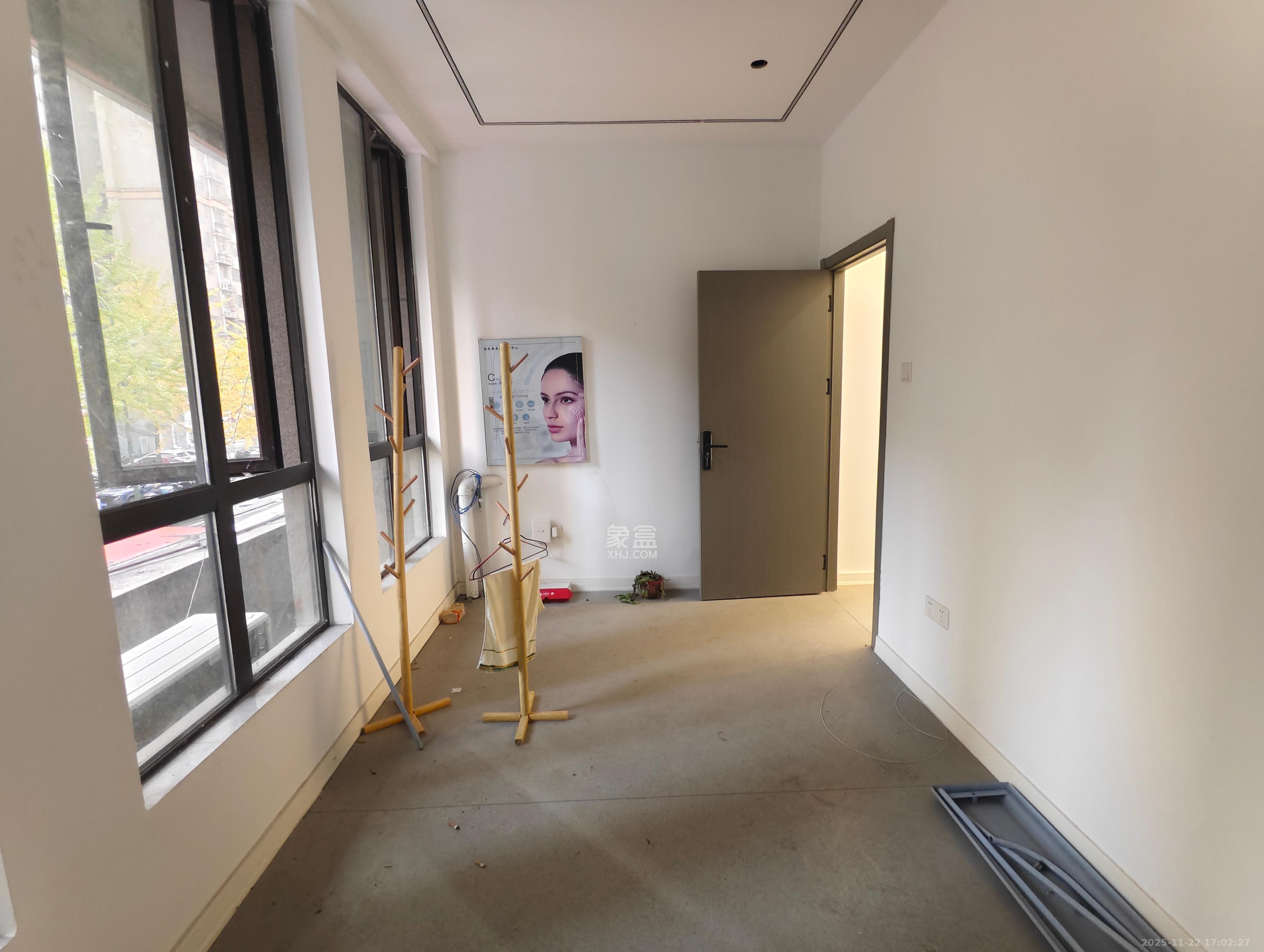 华润凤凰城三期   70.0㎡      2000.0元/月室内图