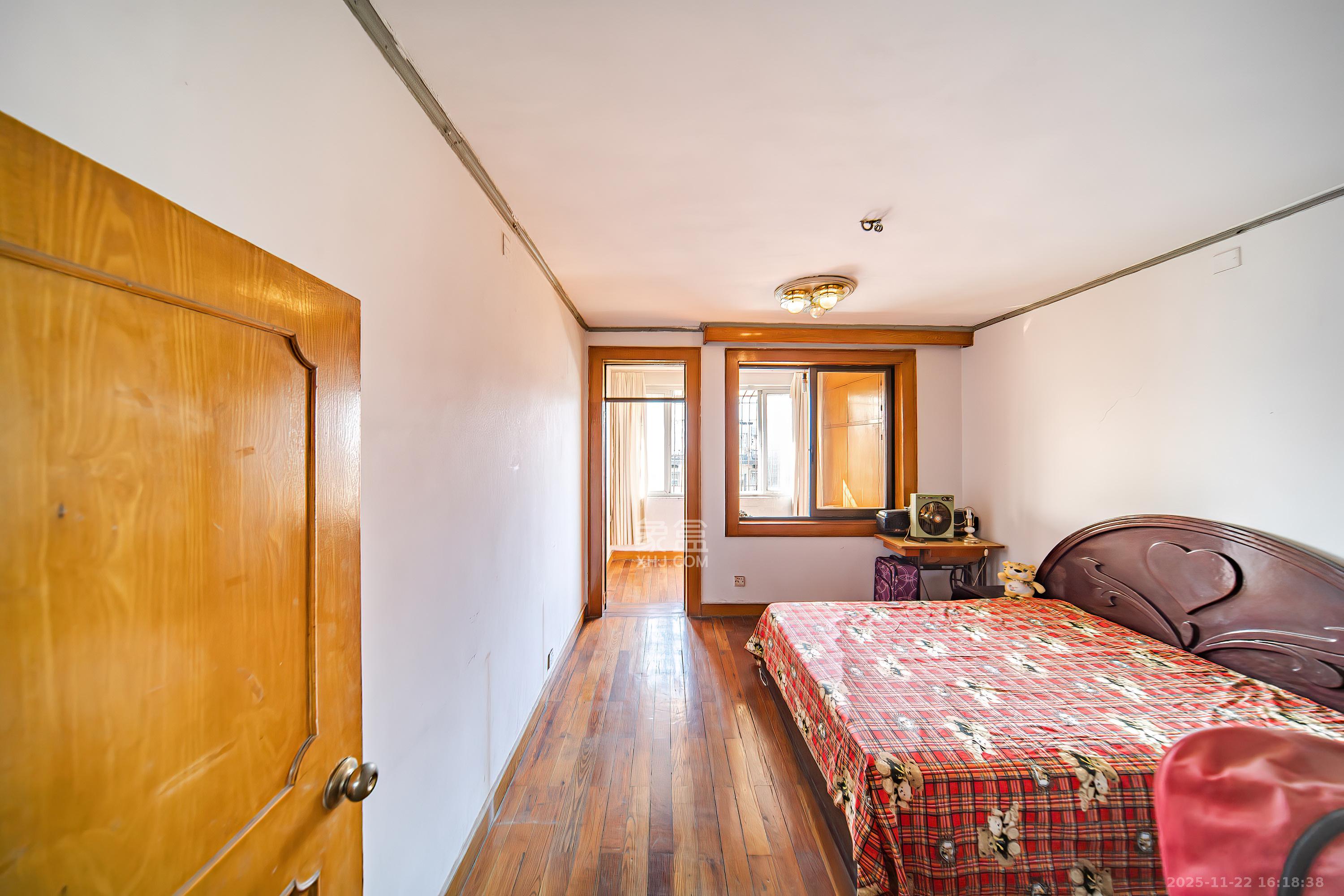 华侨公寓(九家湾) 3室2厅2卫 89.0万 华侨公寓(九家湾) 3室2厅2卫 89.0万卧室