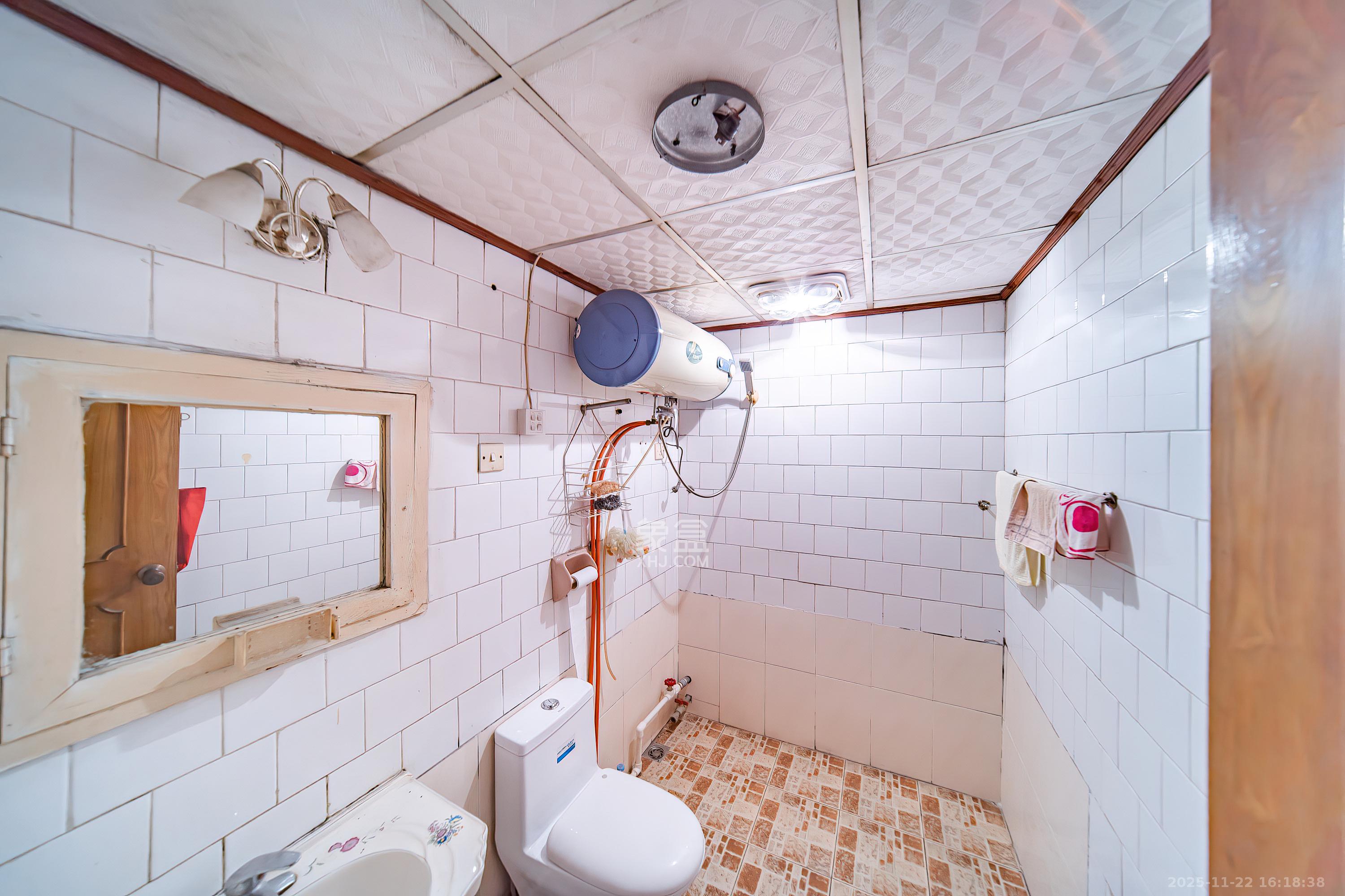 华侨公寓(九家湾) 3室2厅2卫 89.0万 华侨公寓(九家湾) 3室2厅2卫 89.0万卫生间