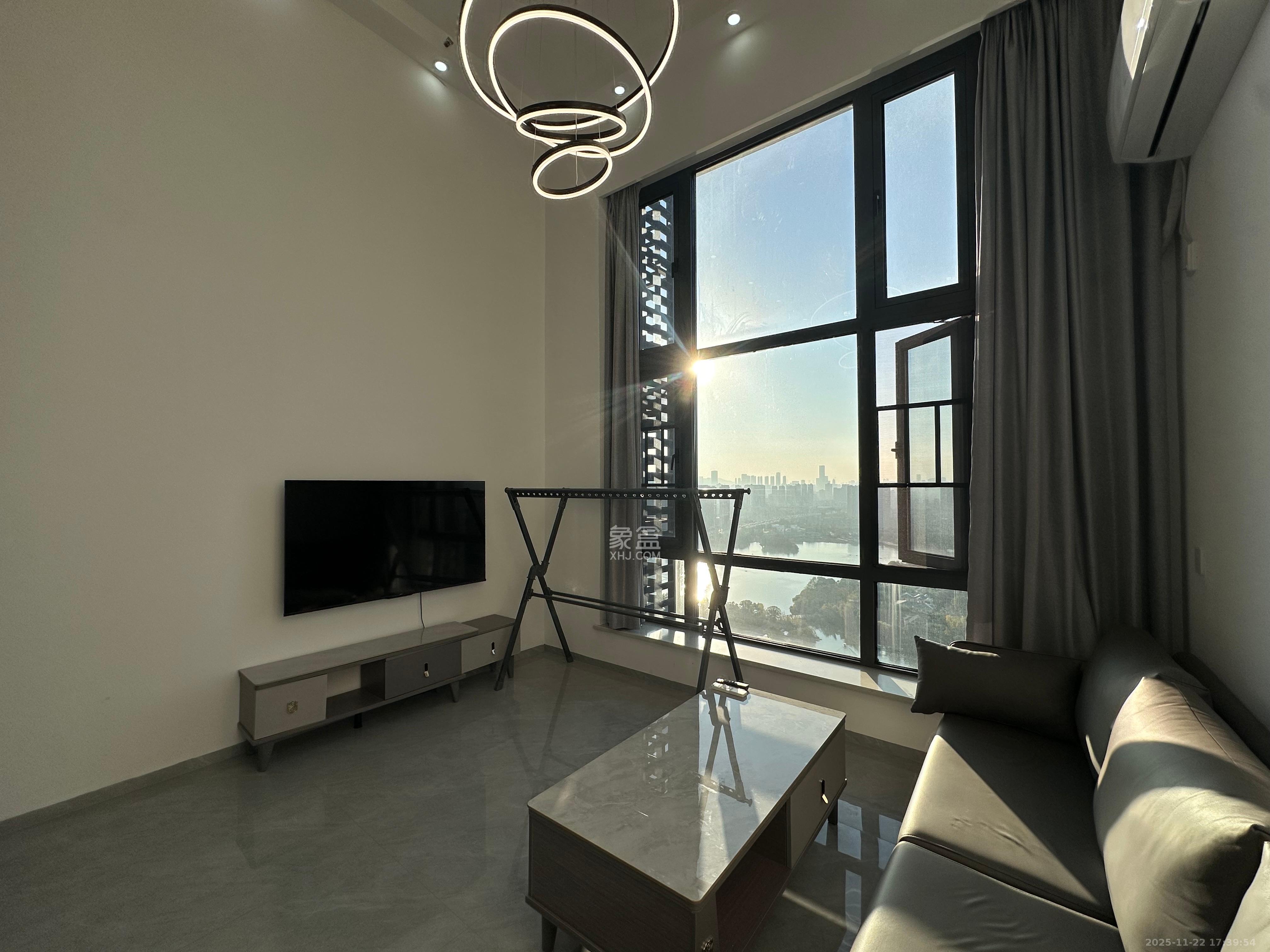 藏珑湖上公馆 1室1厅1卫 2800.0元/月 藏珑湖上公馆 1室1厅1卫 2800.0元/月室内图