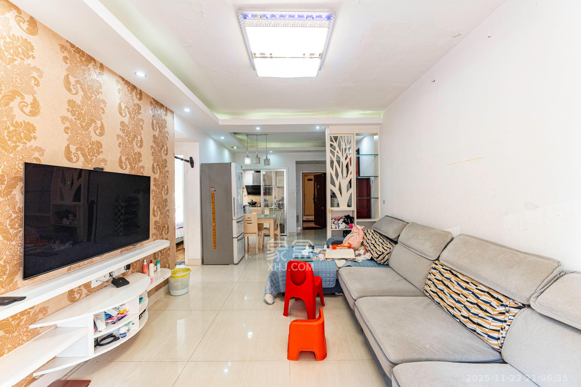 旭辉华庭 2室2厅1卫 42.0万 旭辉华庭 2室2厅1卫 42.0万客厅