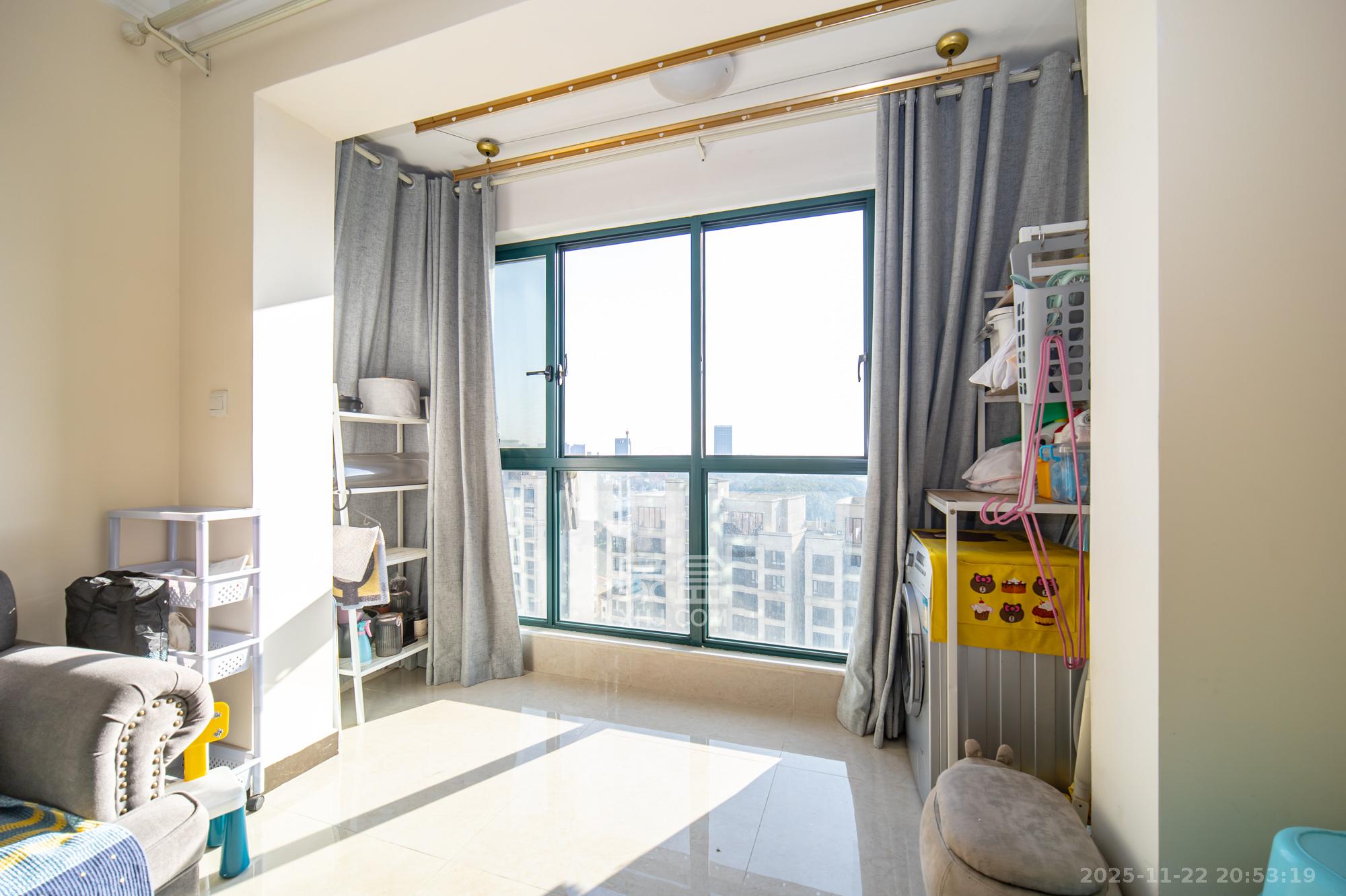 恒大雅苑  2室2厅1卫    58.0万阳台