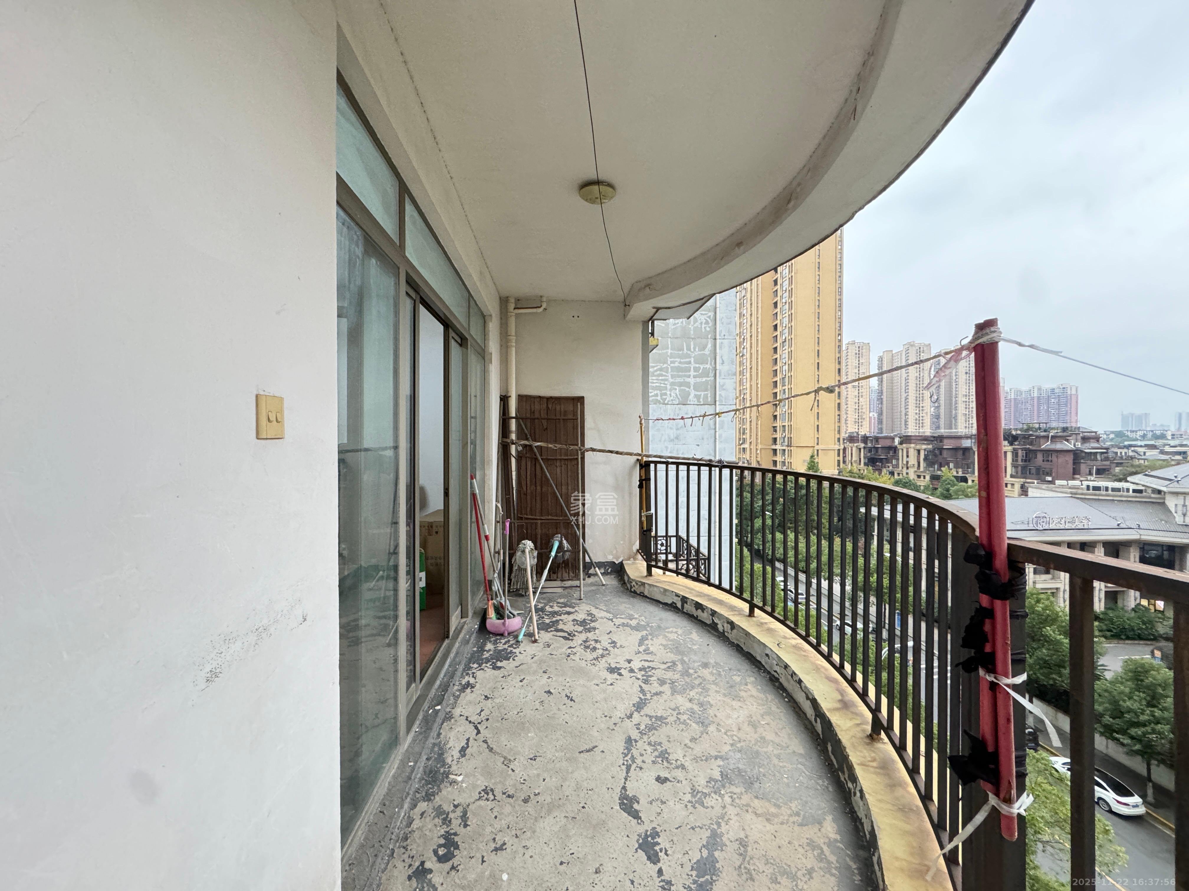 金质嘉苑  3室2厅2卫    1500.0元/月室内图