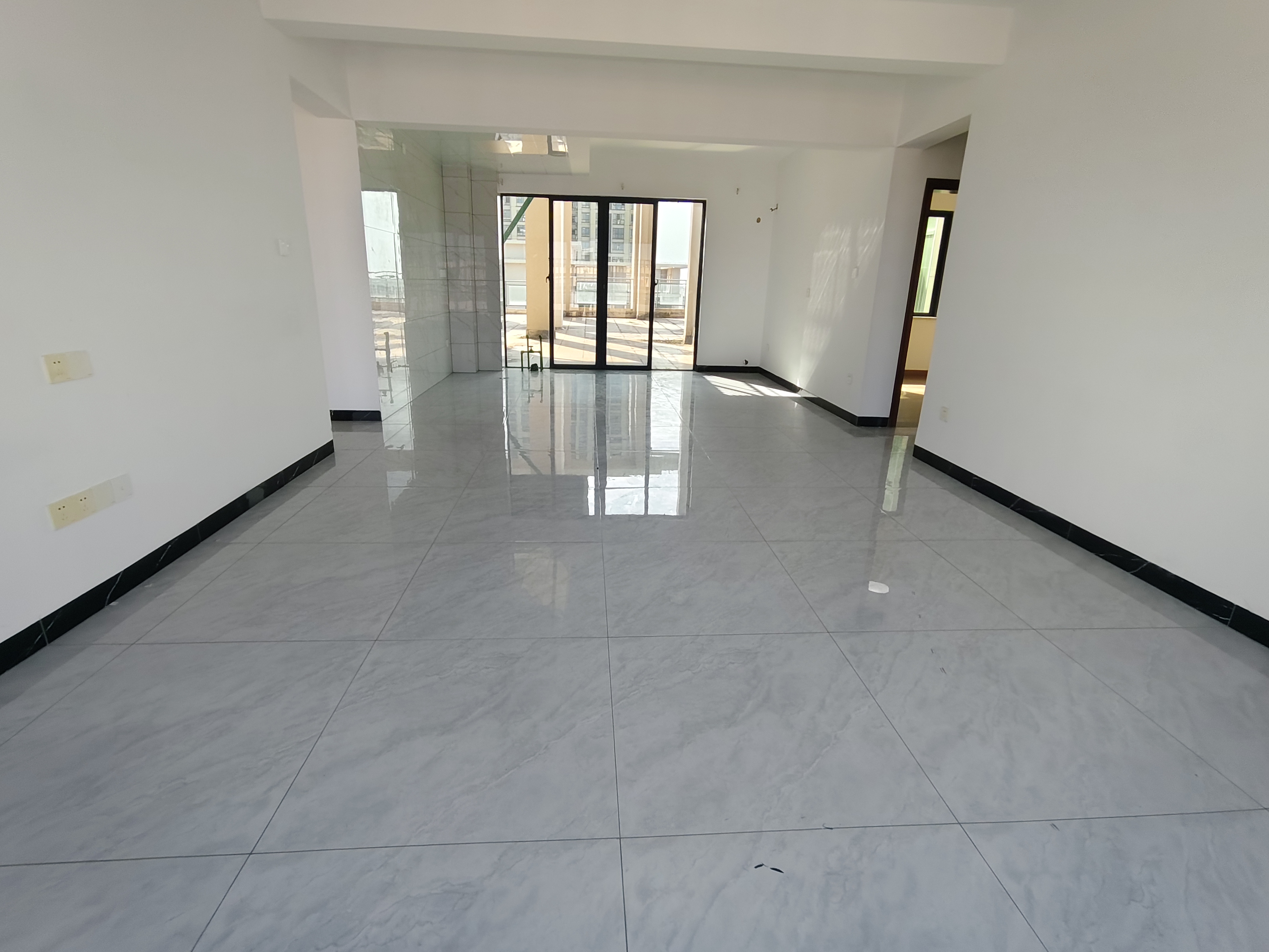 汇水湾  4室2厅2卫    3500.0元/月