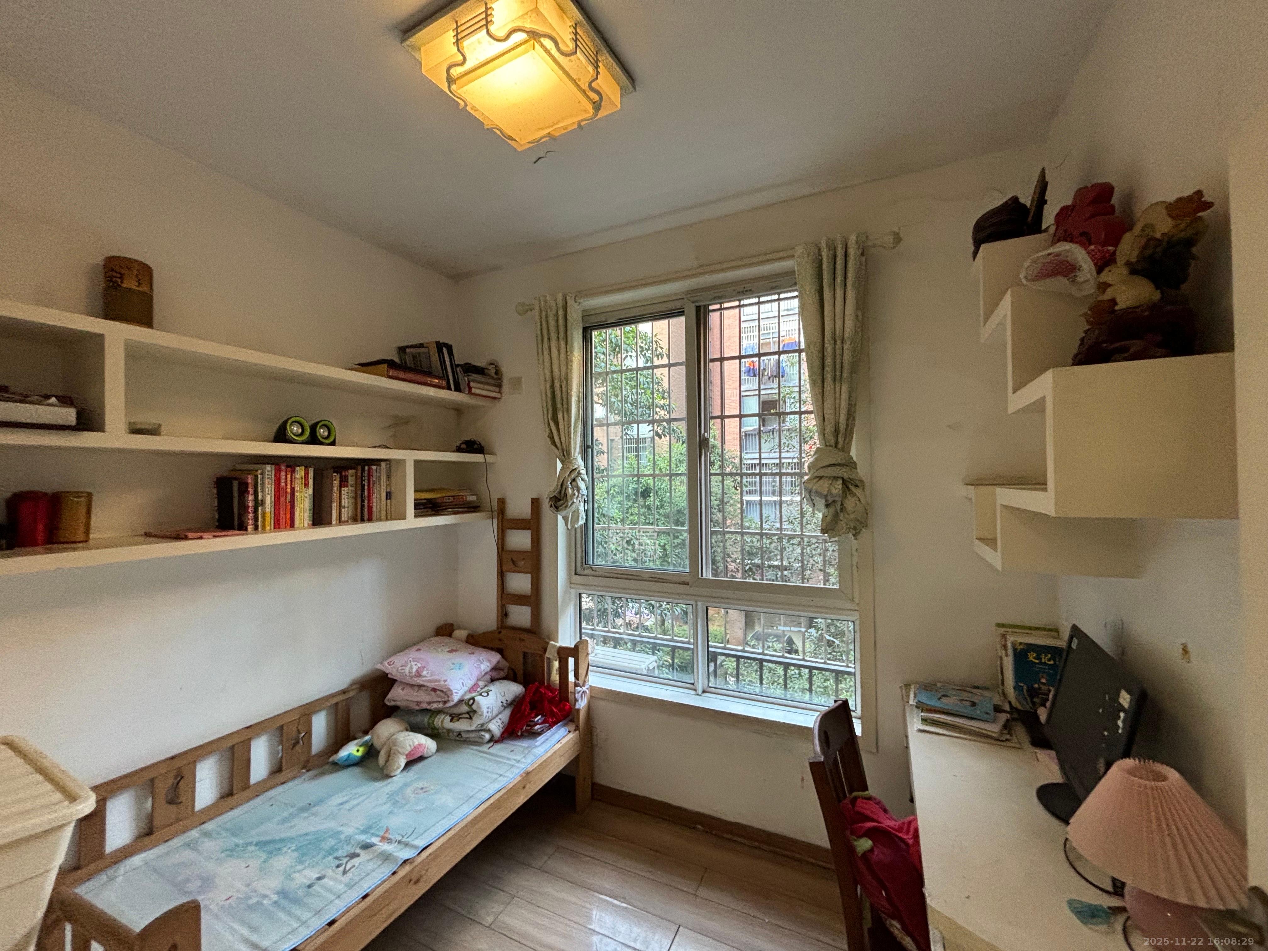 山水湾 3室2厅1卫 1800.0元/月 山水湾 3室2厅1卫 1800.0元/月室内图