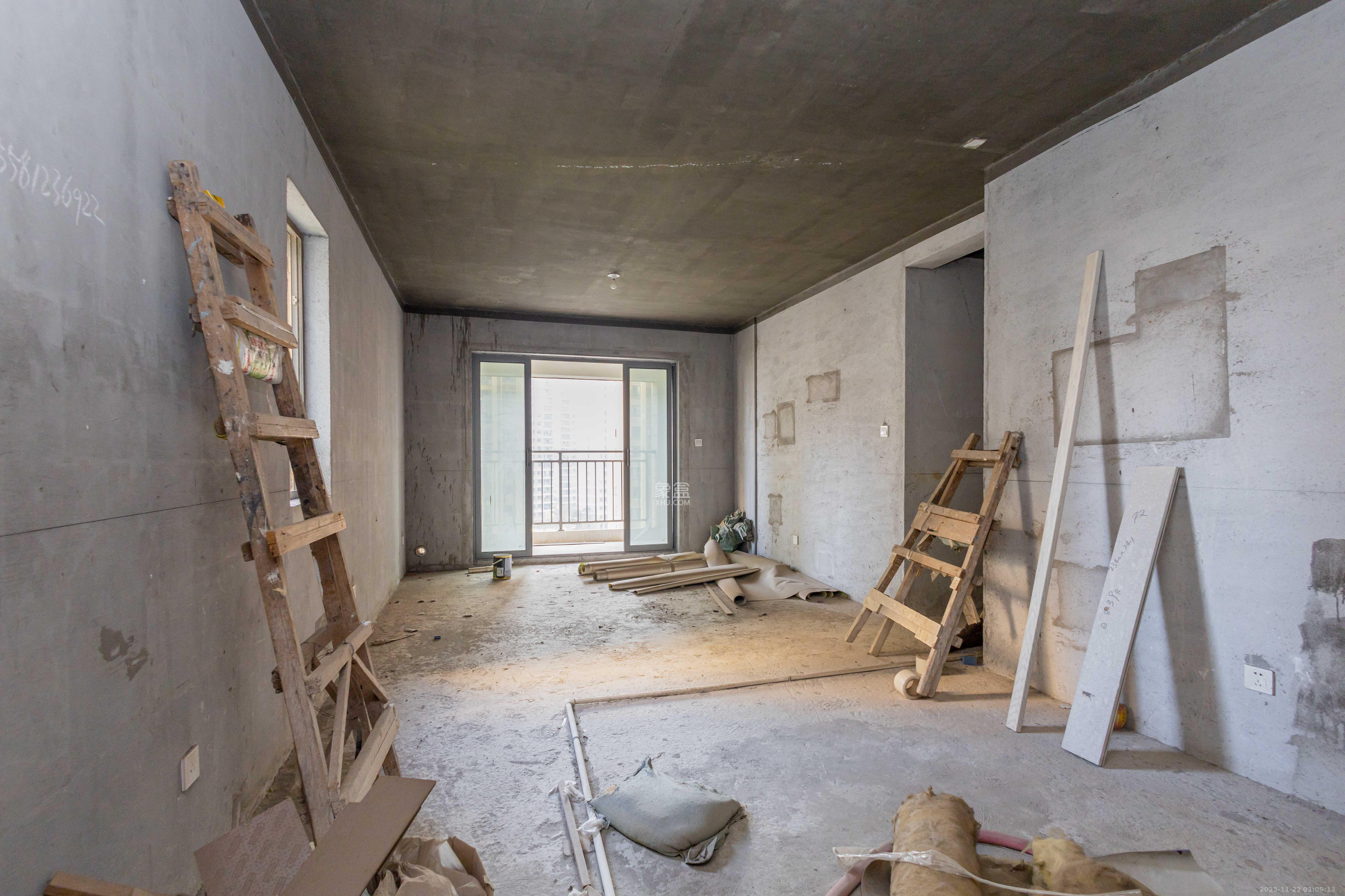 中交中央公园D4区  1室0厅0卫    134.0万客厅