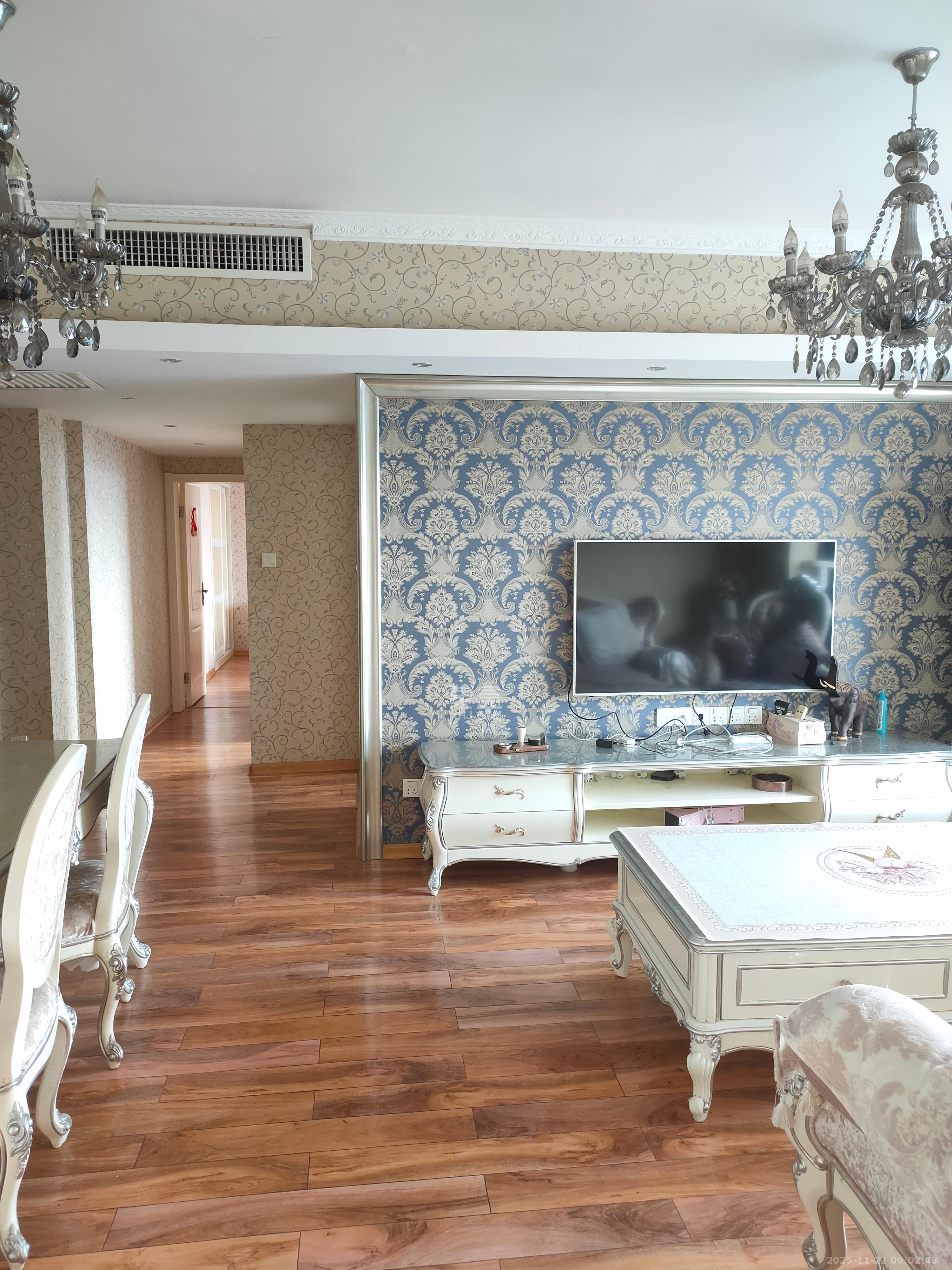 四方水岸(世方水岸)  1室2厅1卫    2400.0元/月