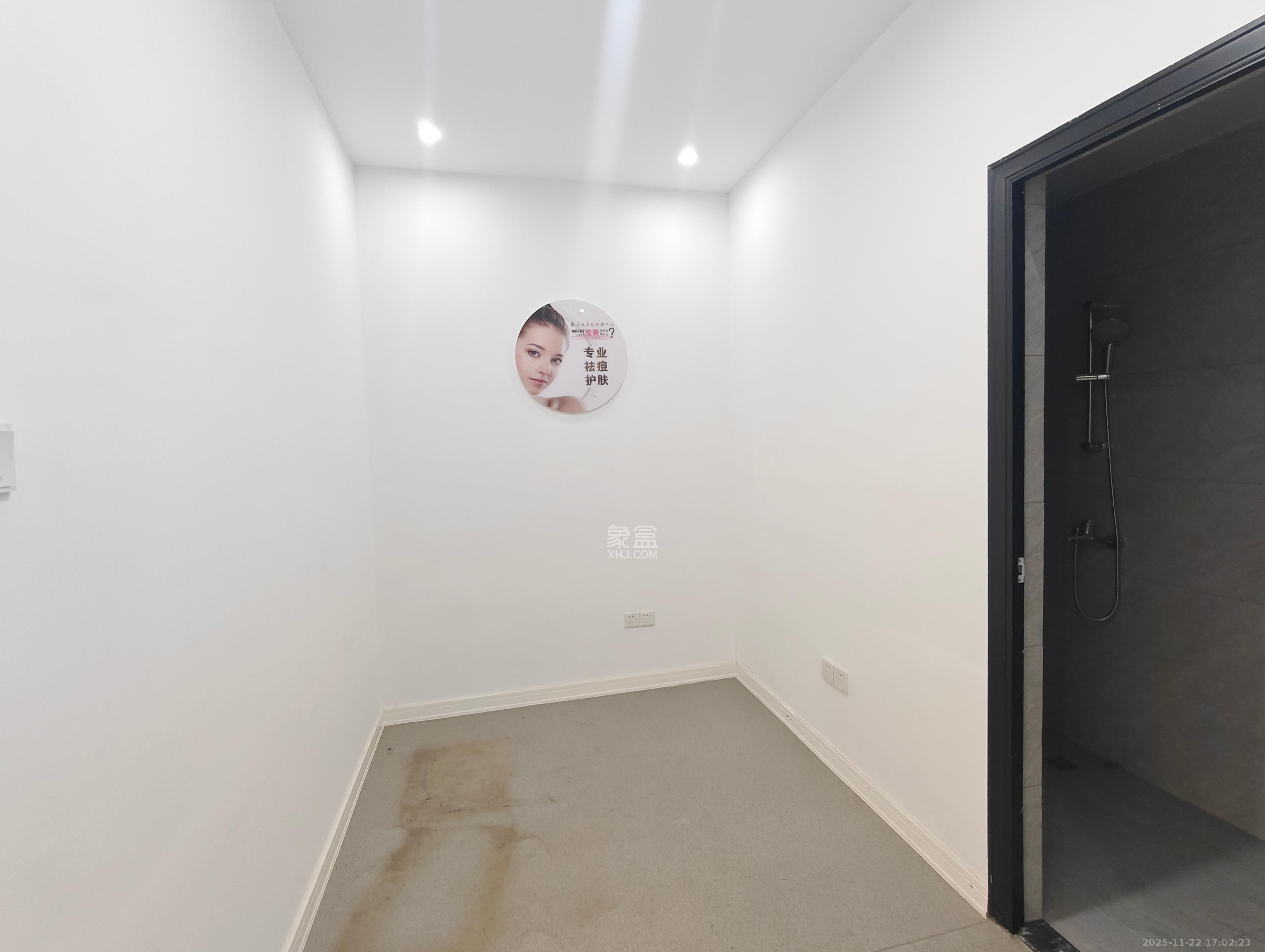 华润凤凰城三期   70.0㎡      2000.0元/月室内图