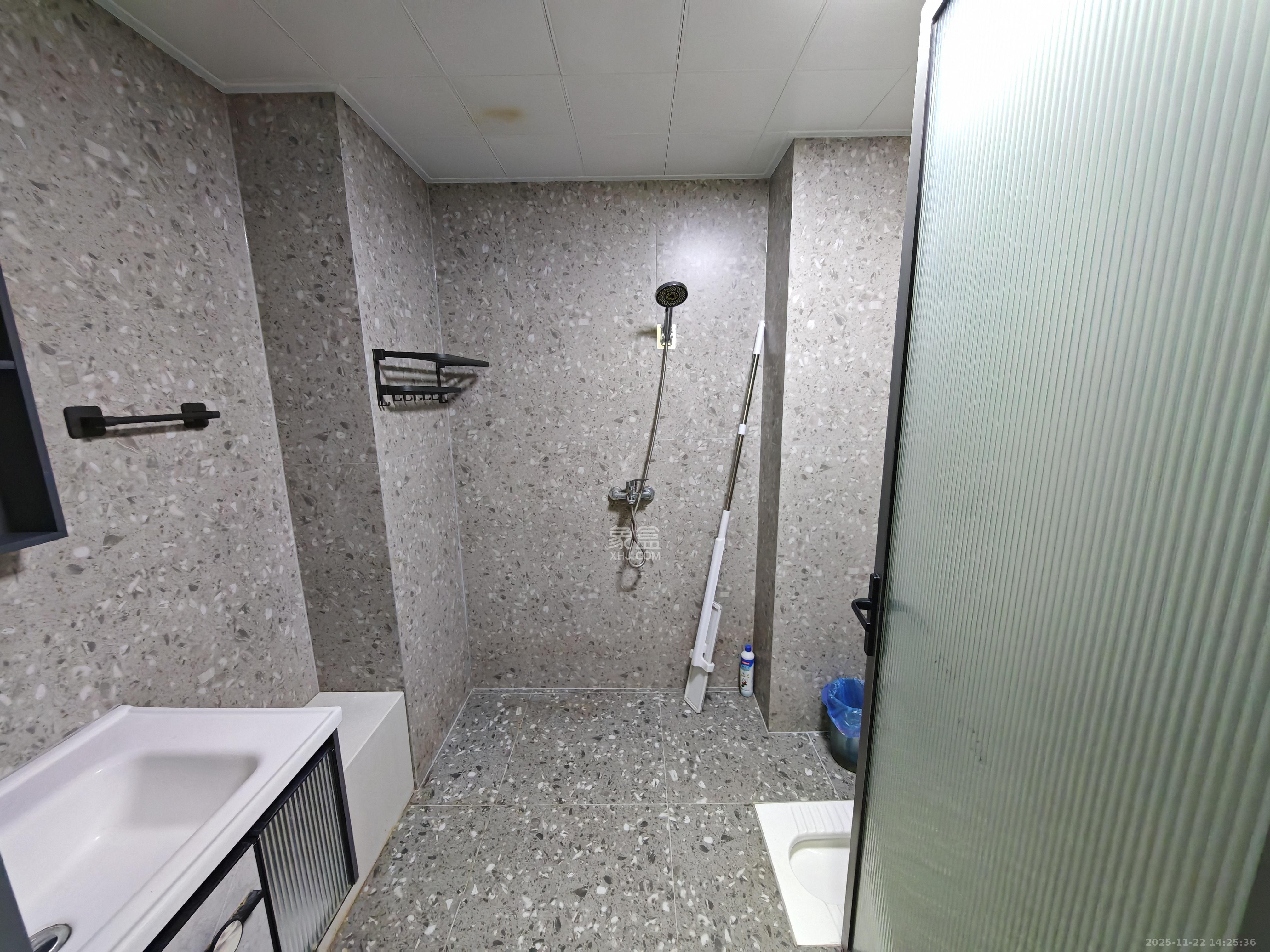 望兴景园二期（望兴西西里）  1室1厅1卫    1800.0元/月室内图