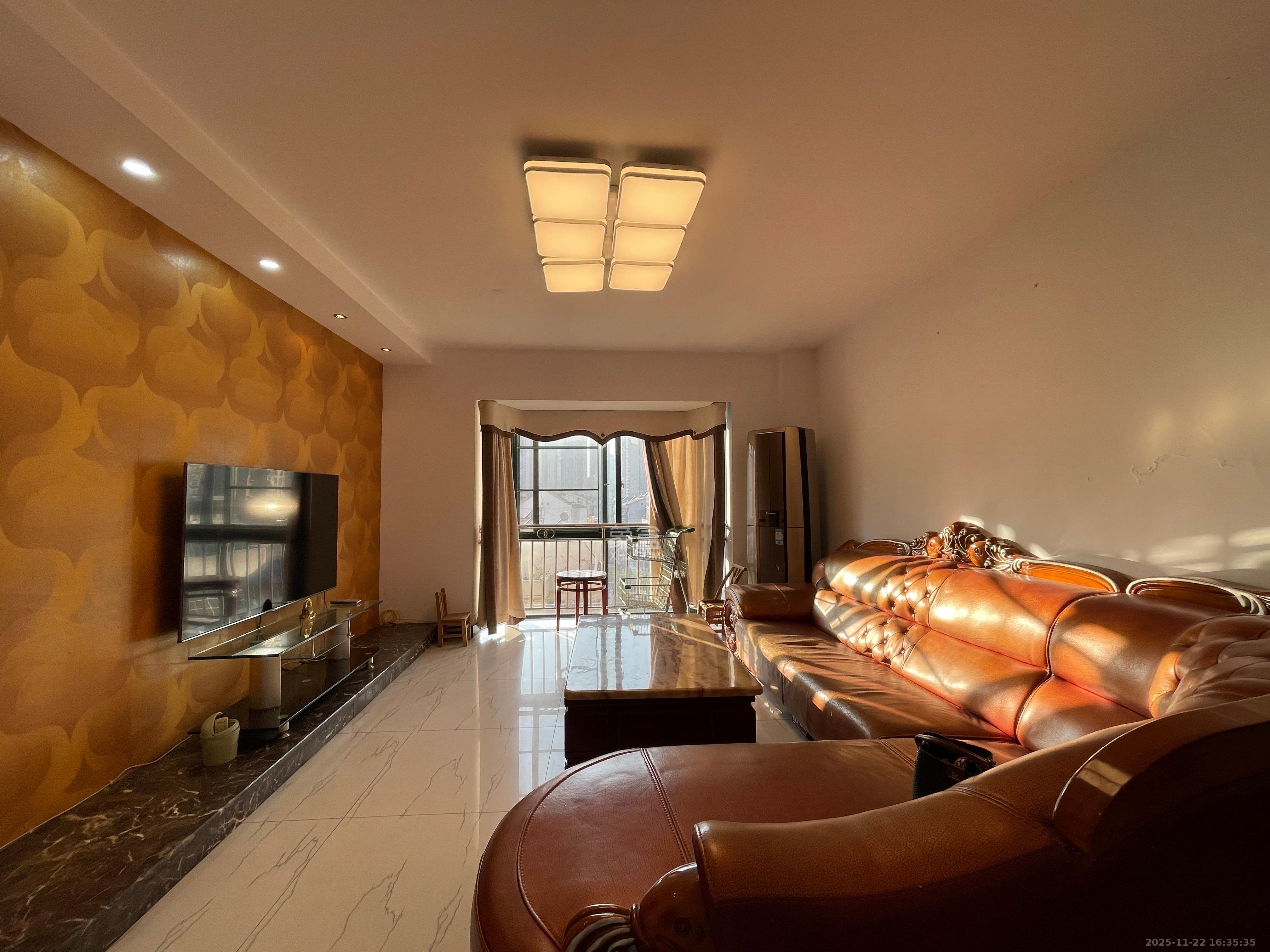 华丽家族  2室1厅1卫    2100.0元/月