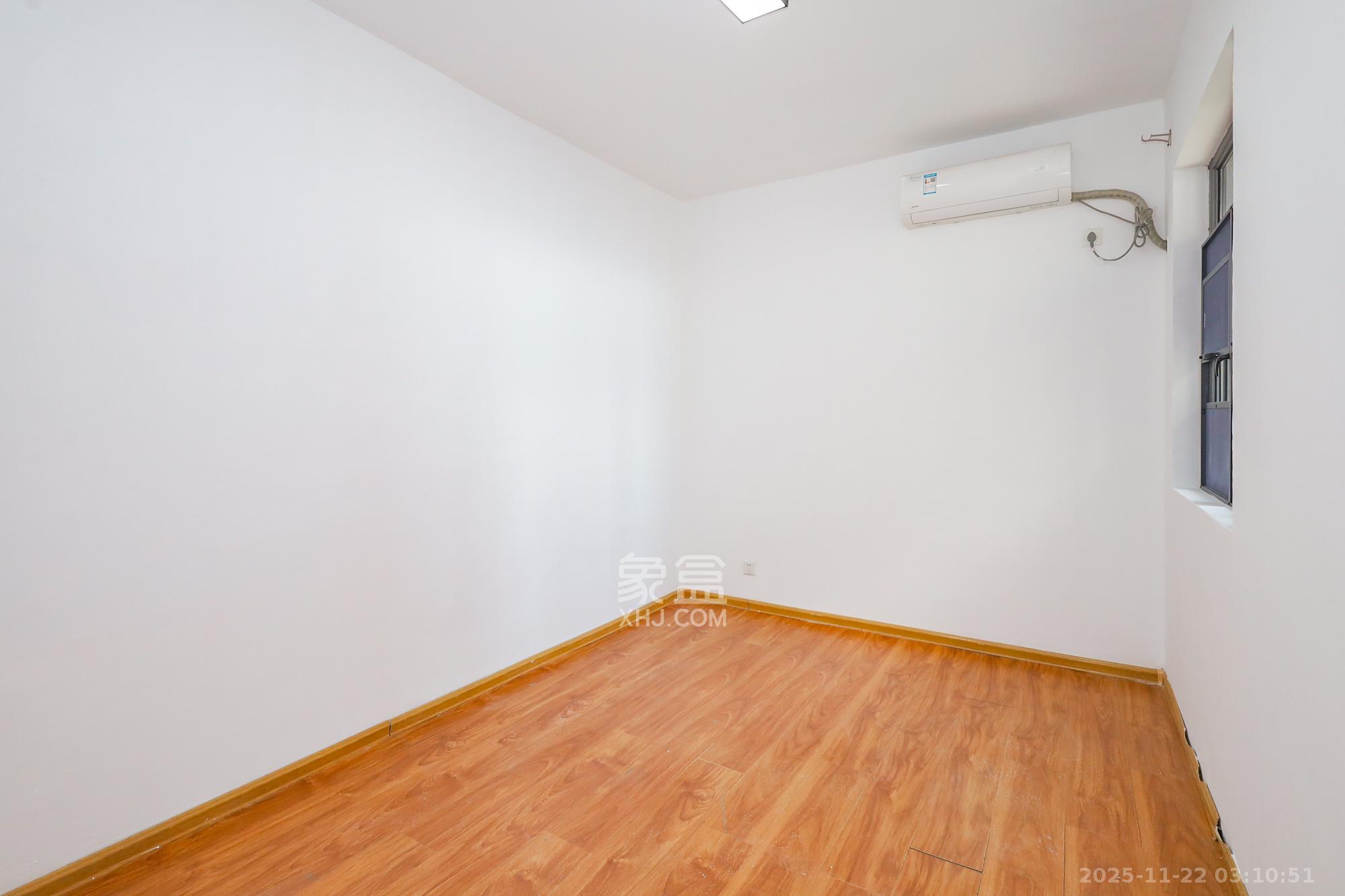 八方小区B区  3室2厅2卫    350.0万卧室