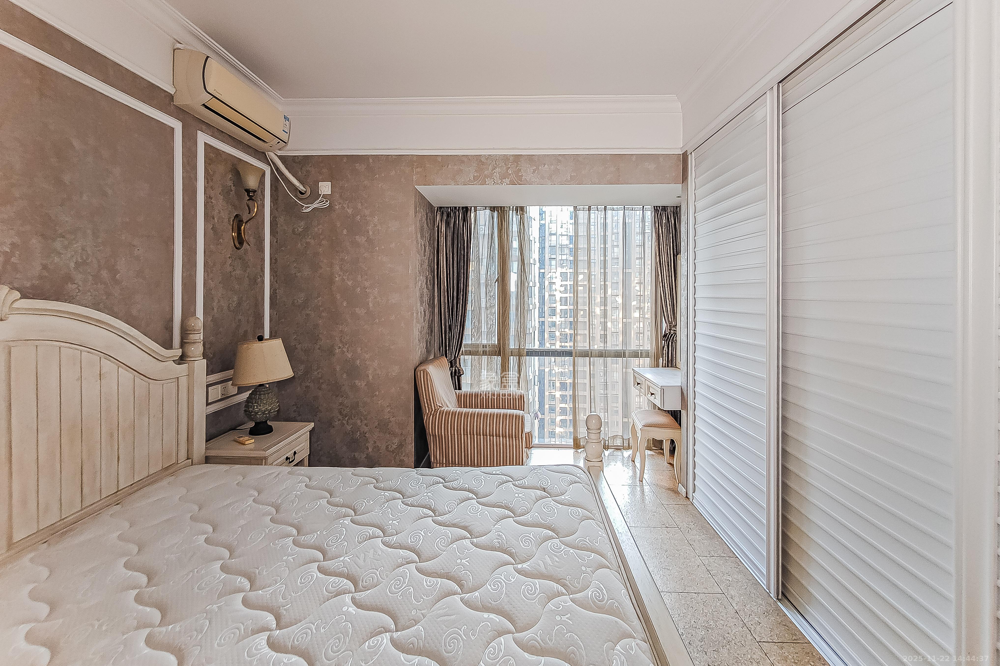 万博汇 3室2厅2卫 230.0万 万博汇 3室2厅2卫 230.0万卧室