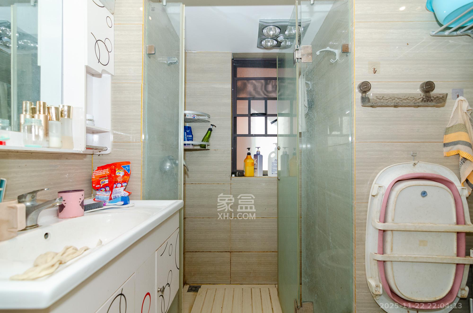 新城国际花都  2室1厅1卫    37.0万卫生间