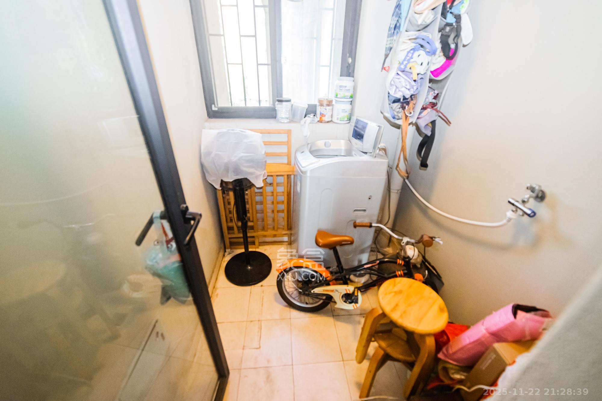 万科城  3室2厅2卫    102.0万阳台