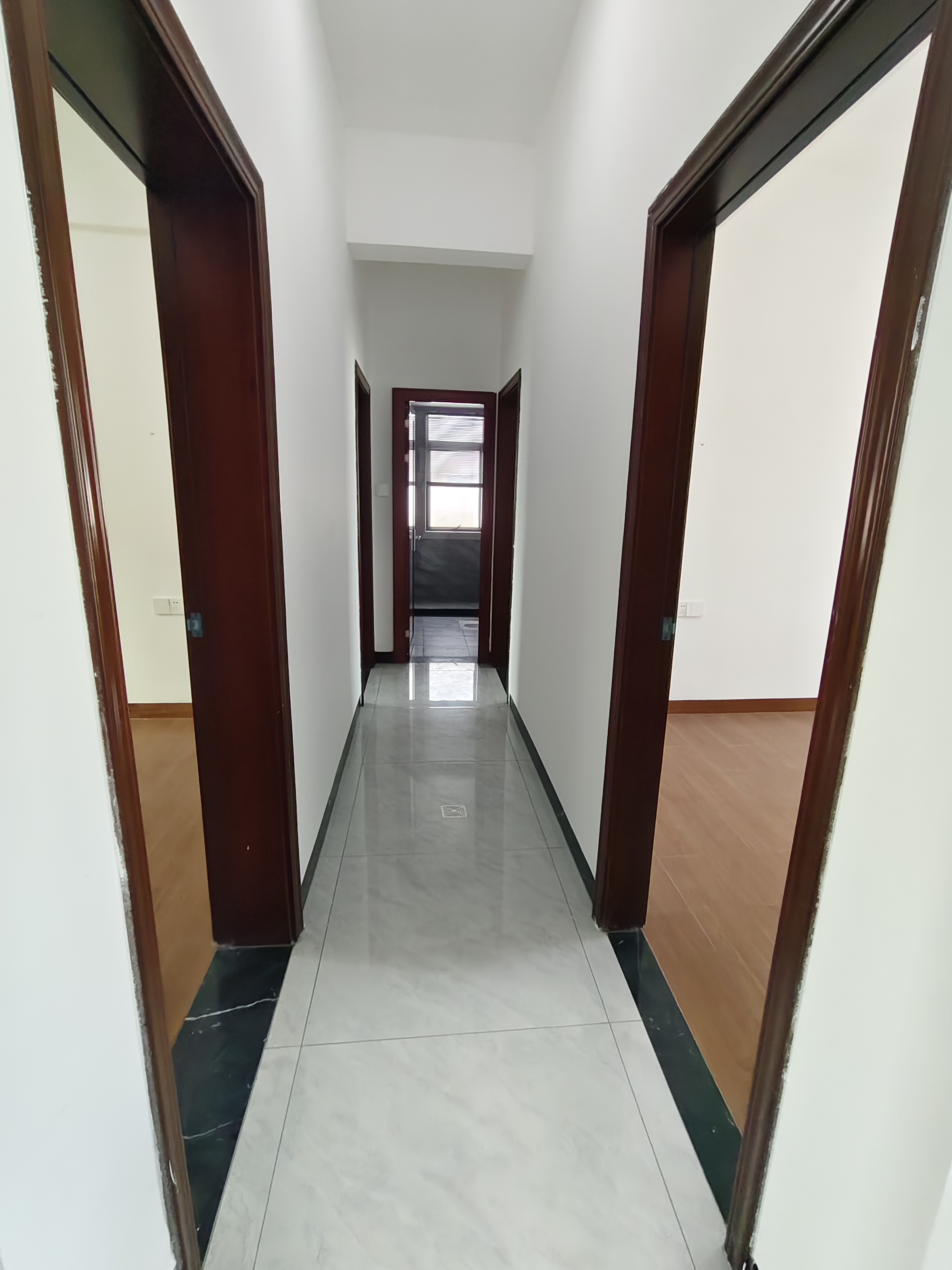 汇水湾  4室2厅2卫    3500.0元/月室内图