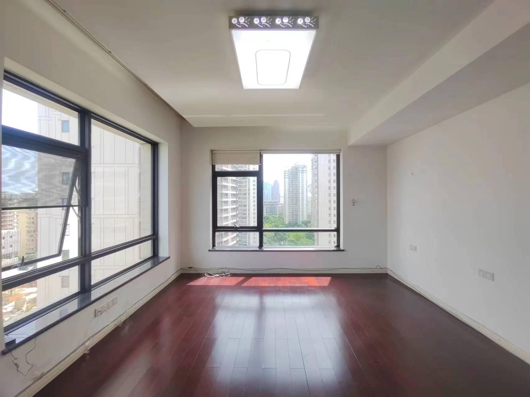 紫荆信息公寓  5室2厅2卫    11000.0元/月室内图