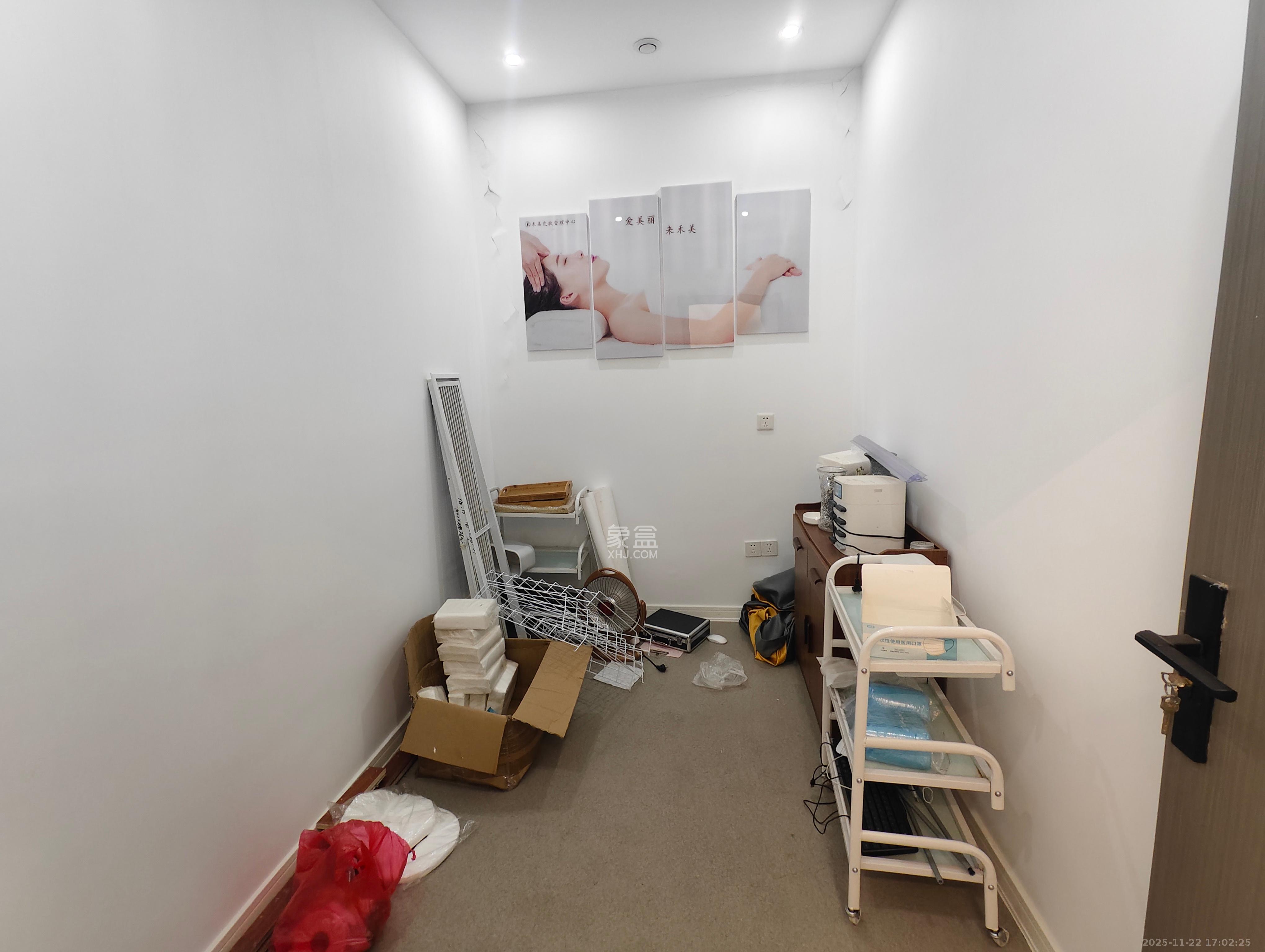 华润凤凰城三期   70.0㎡      2000.0元/月室内图