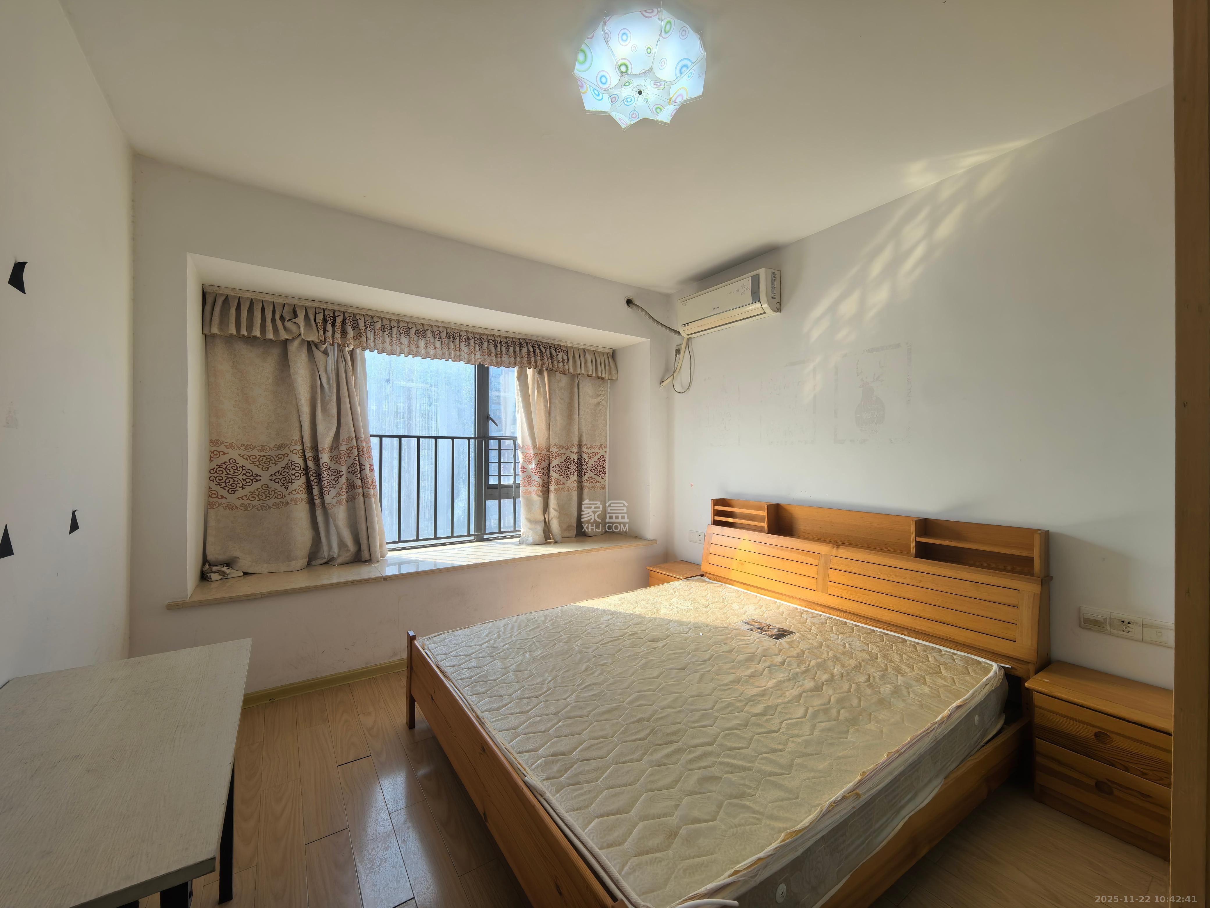 华润凤凰城二期  3室2厅1卫    1800.0元/月室内图