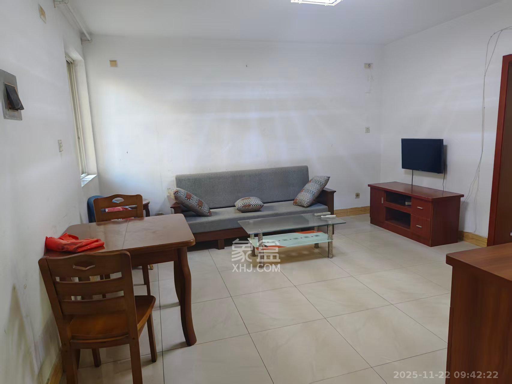 德政园  2室2厅1卫    1600.0元/月室内图