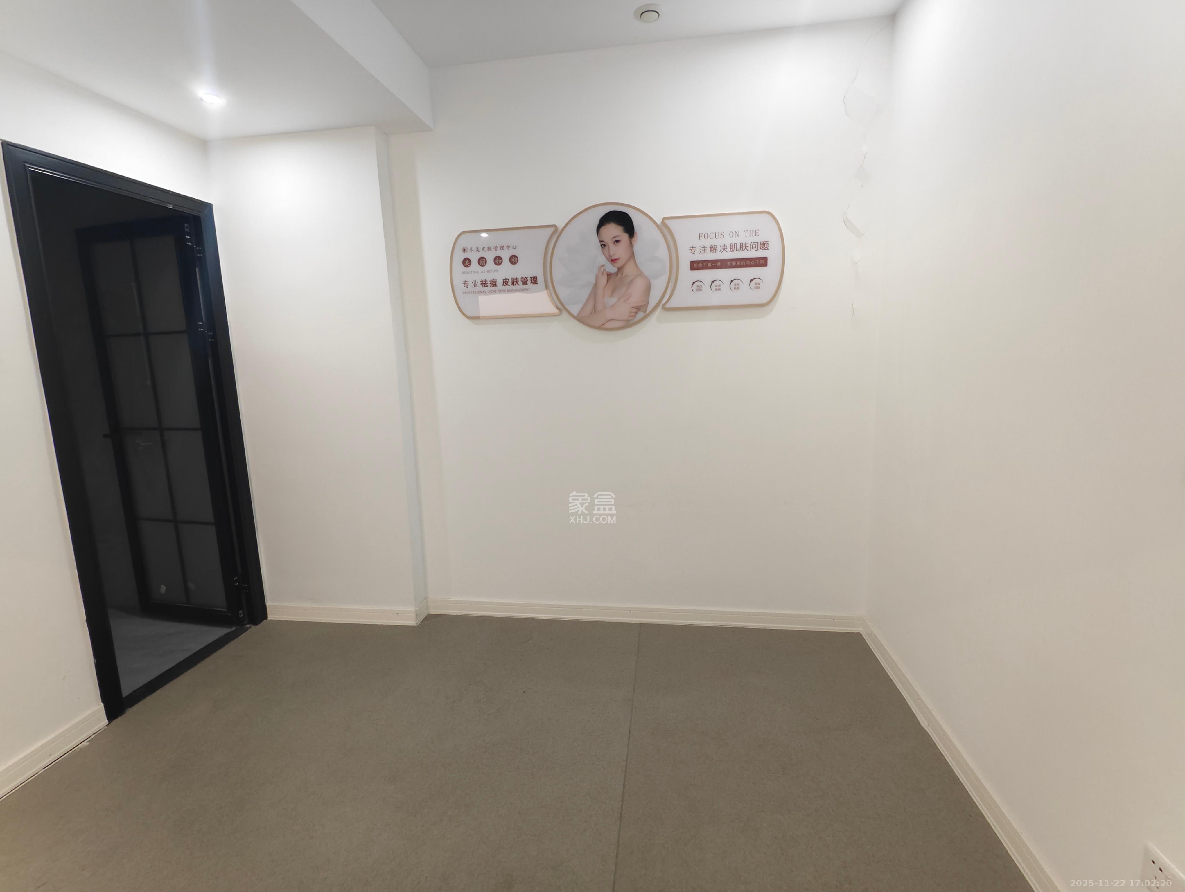 华润凤凰城三期   70.0㎡      2000.0元/月室内图