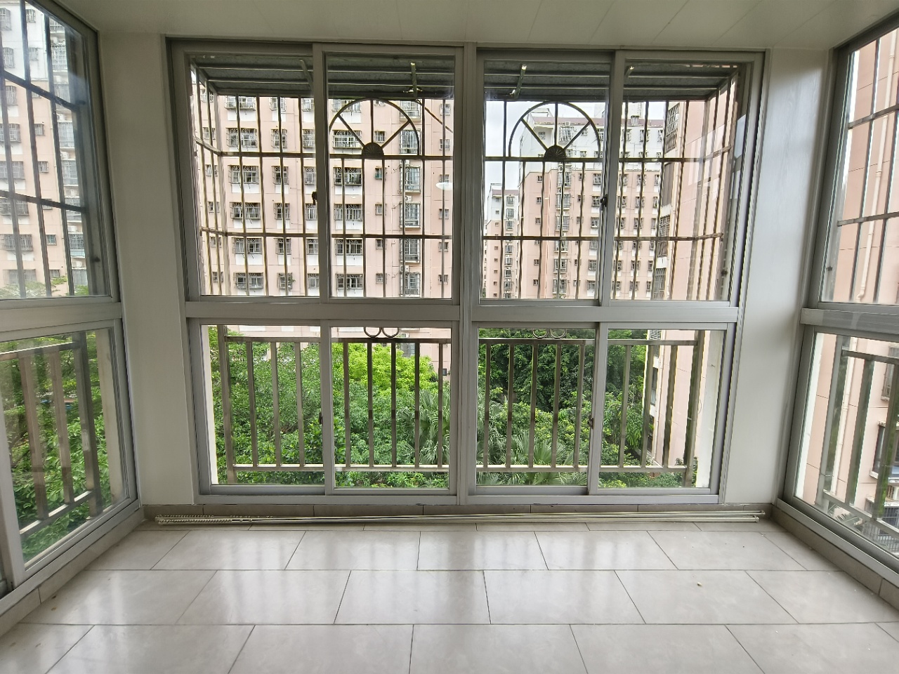 八一小区 3室2厅2卫 3200.0元/月 八一小区 3室2厅2卫 3200.0元/月室内图