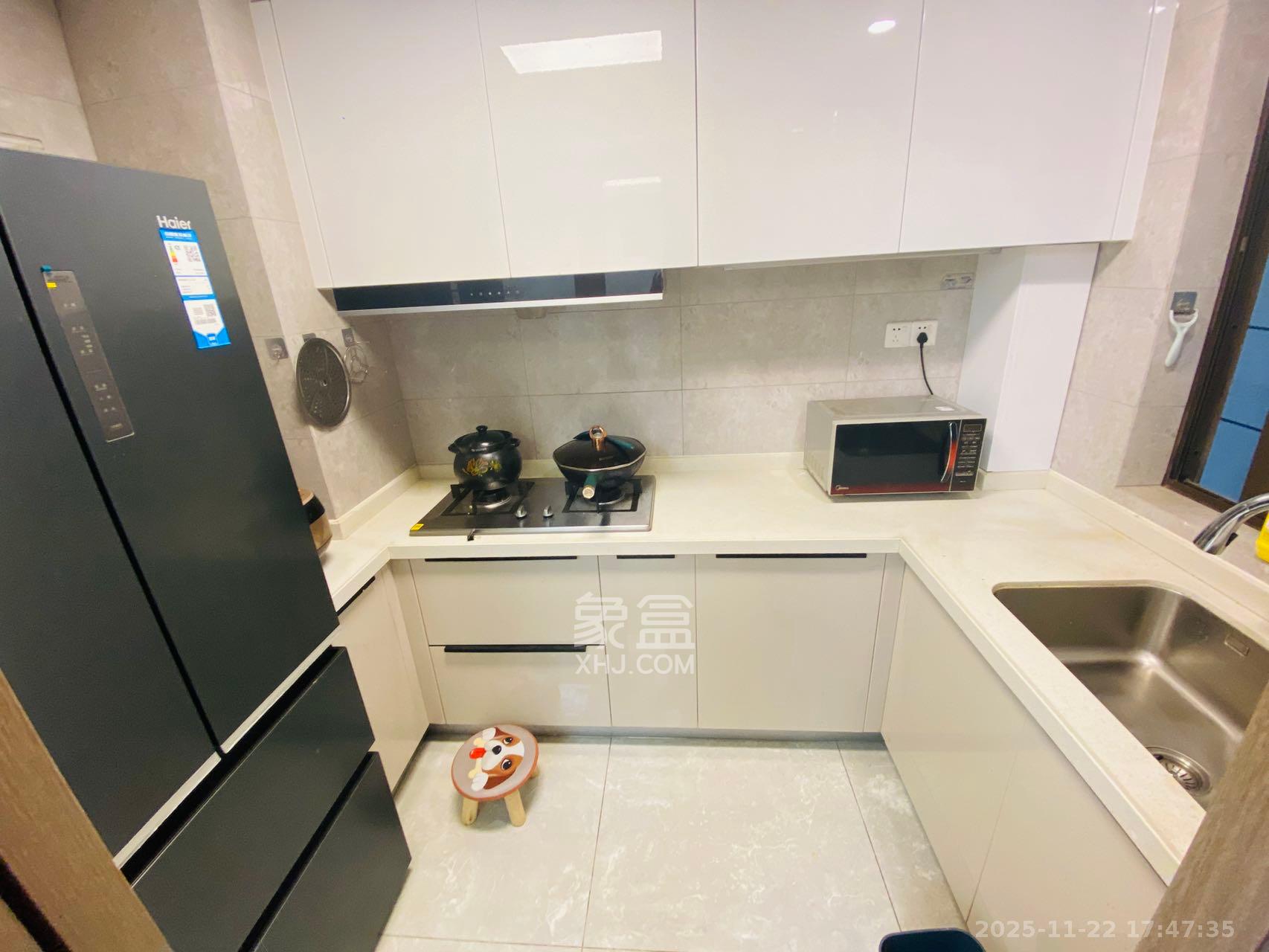 龙湖铂金中心(龙湖春江郦城) 3室2厅2卫 4500.0元/月 龙湖铂金中心(龙湖春江郦城) 3室2厅2卫 4500.0元/月室内图