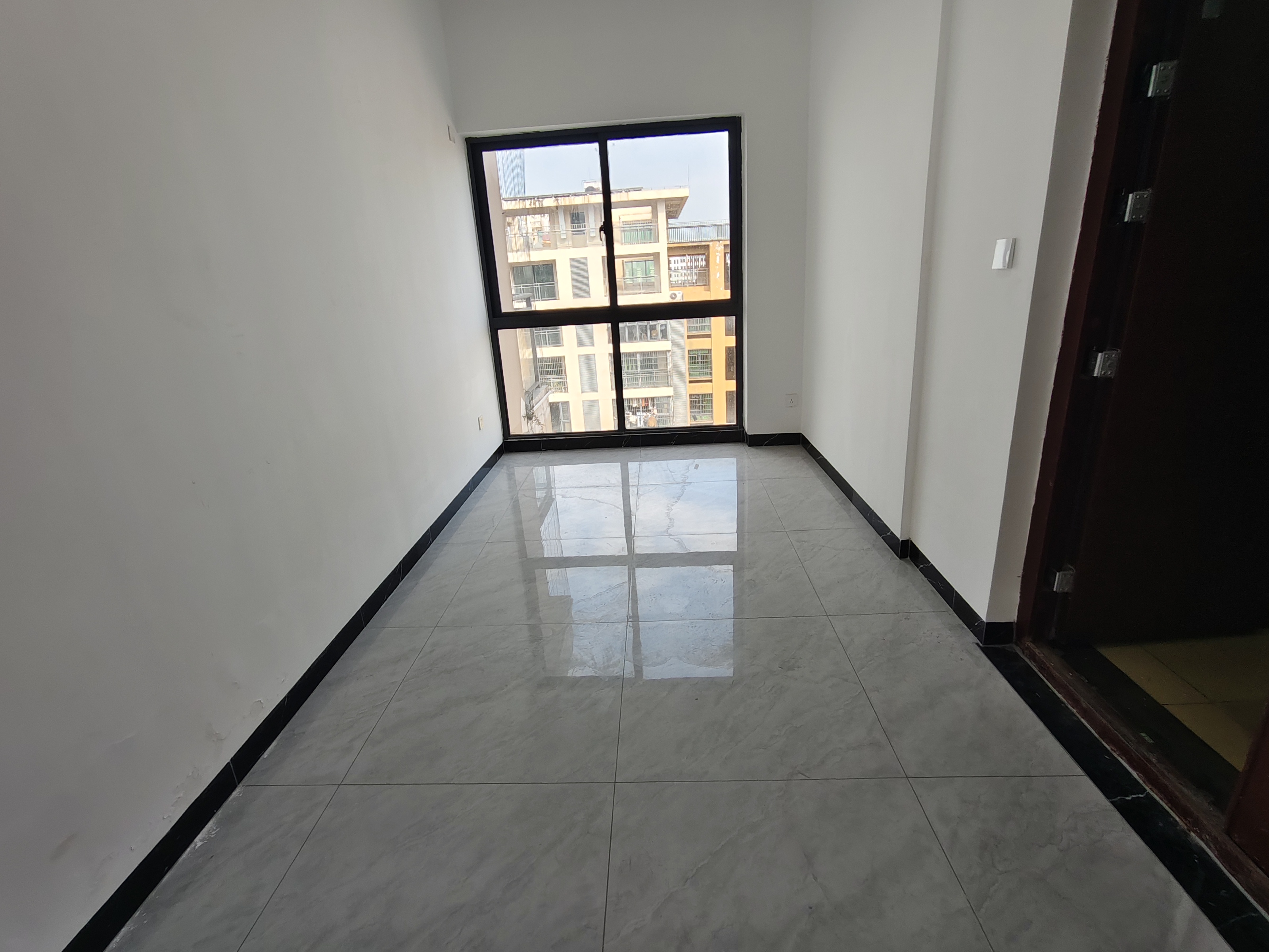 汇水湾  4室2厅2卫    3500.0元/月室内图