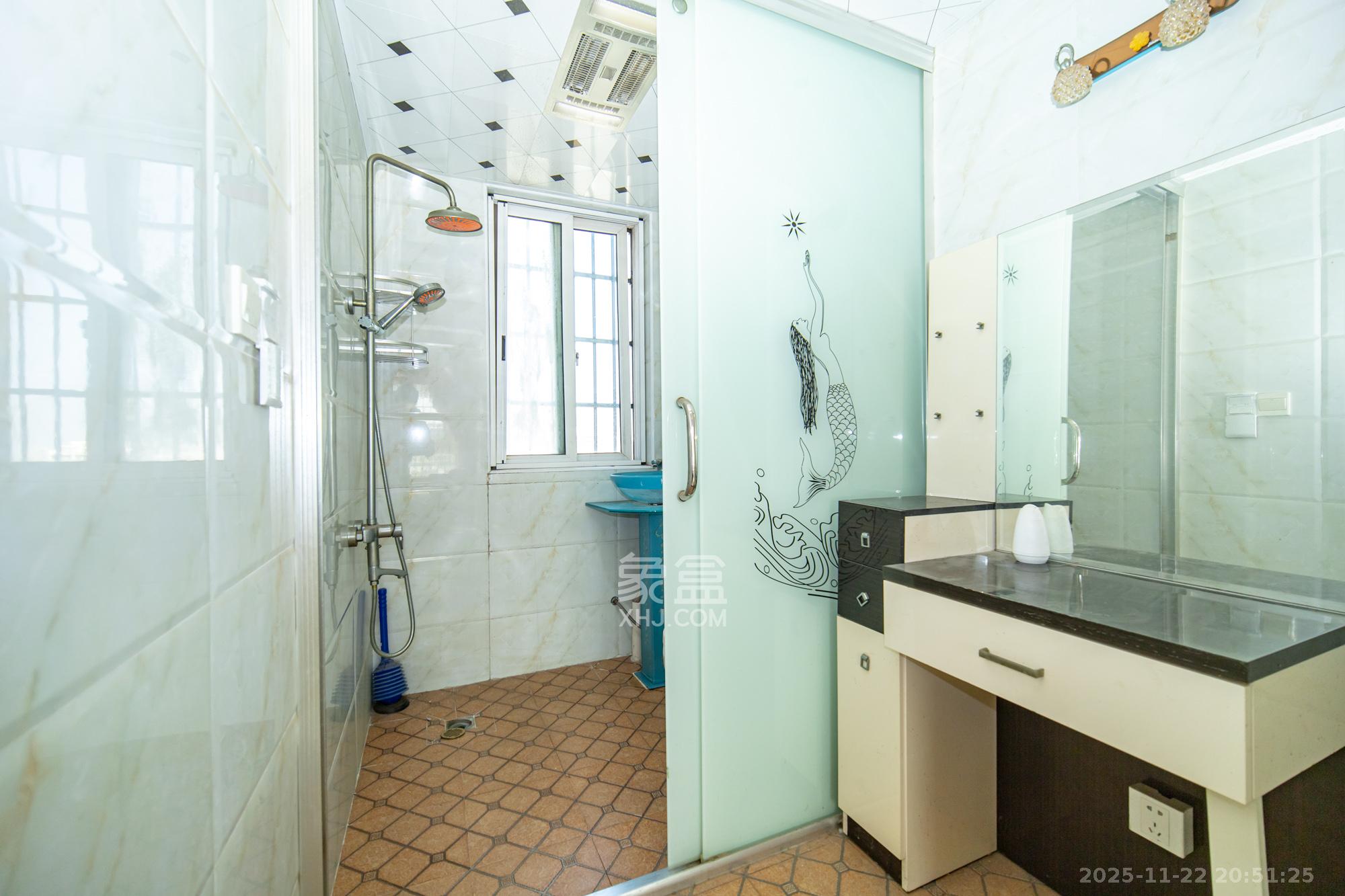 时代星城  3室2厅2卫    82.0万卫生间