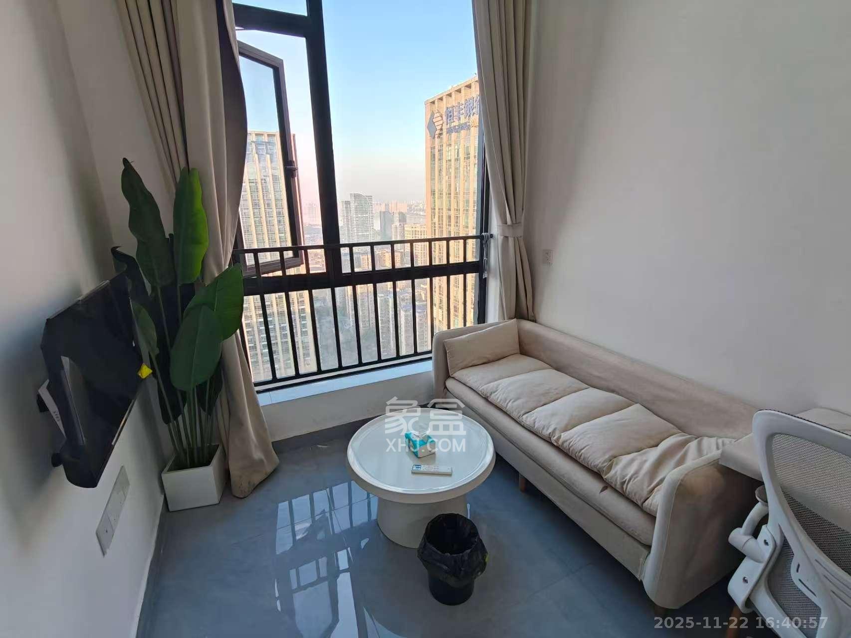 卓越中寰  1室1厅1卫    2100.0元/月