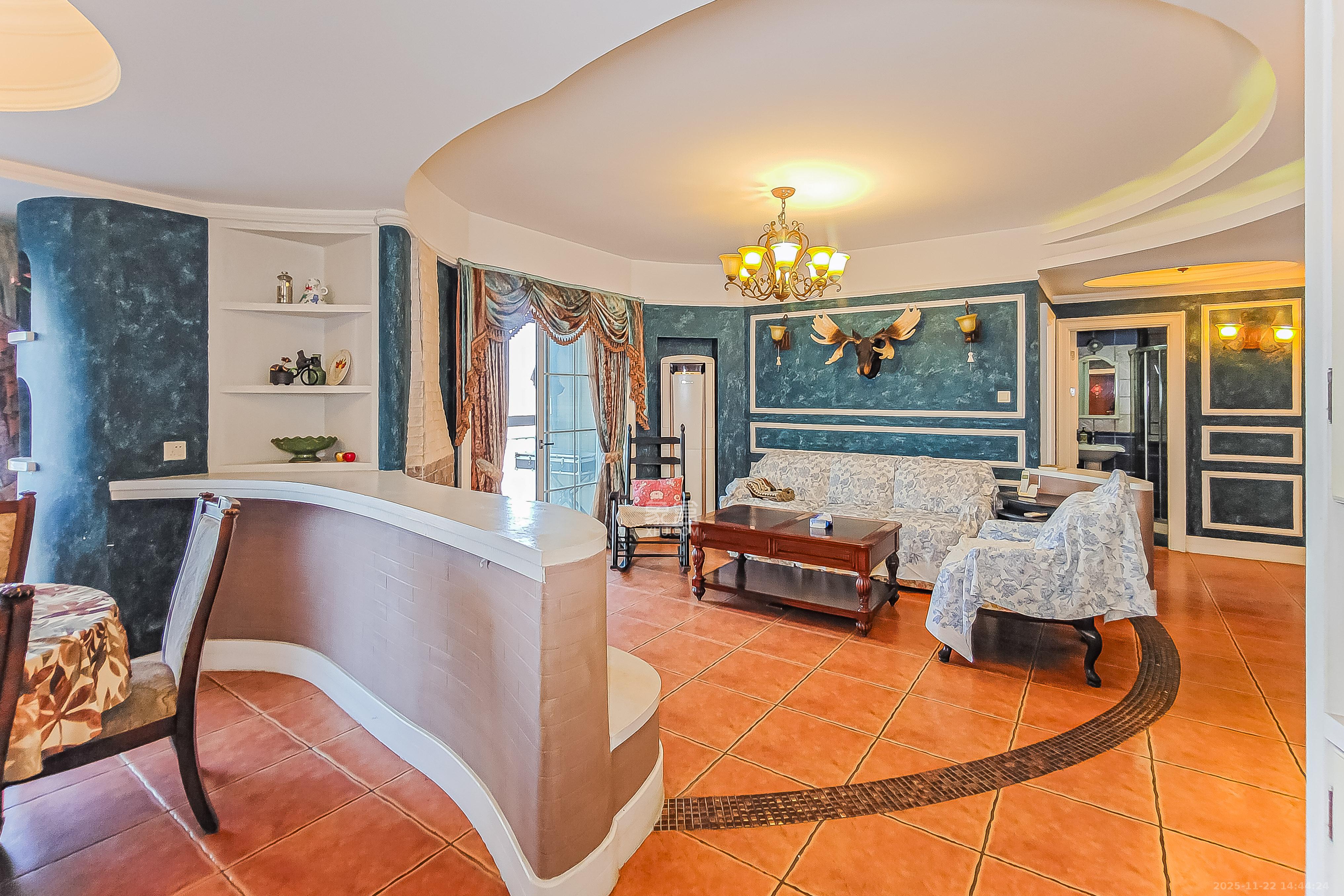 万博汇 3室2厅2卫 230.0万 万博汇 3室2厅2卫 230.0万客厅