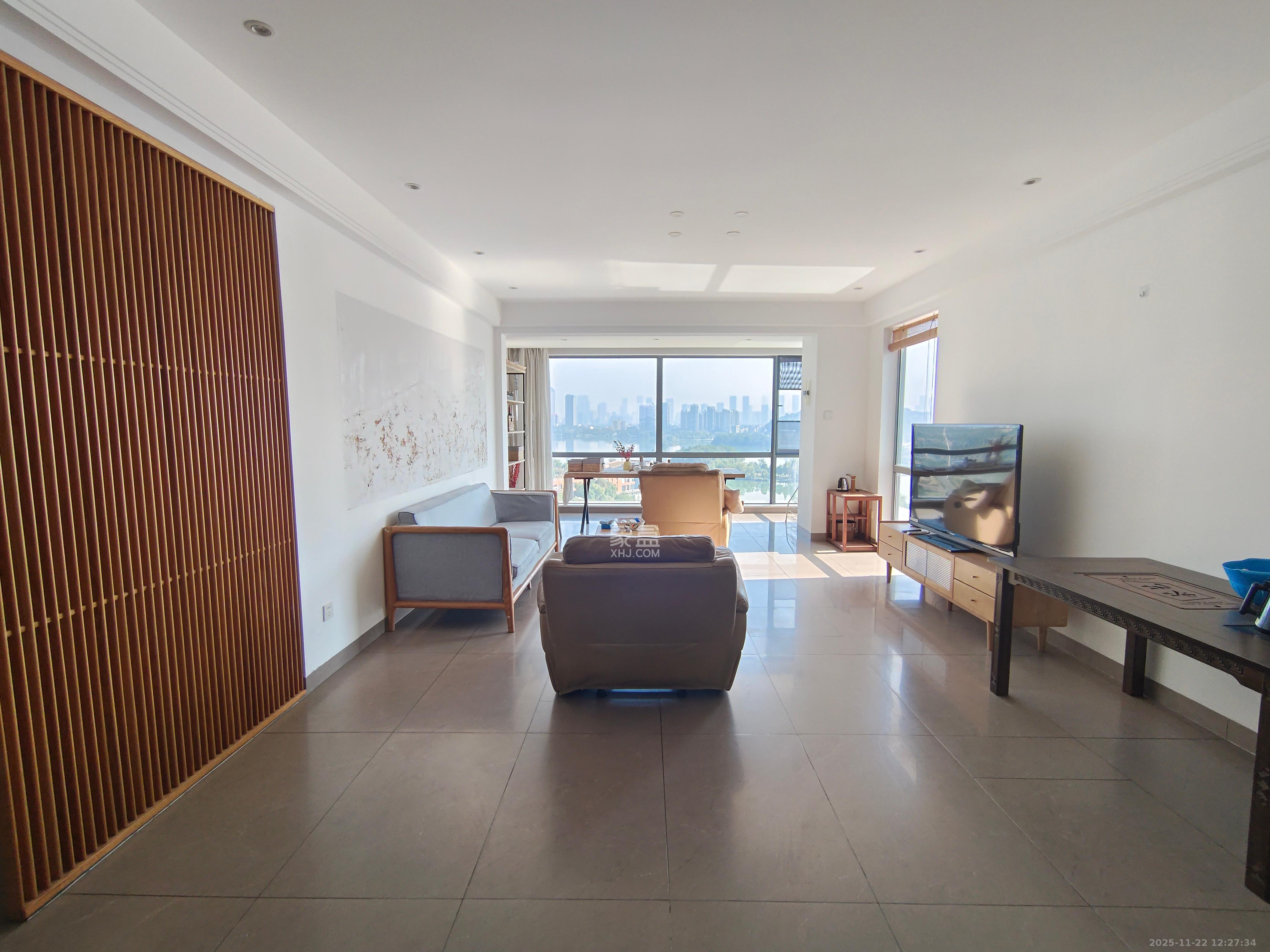 恩瑞御西湖  4室2厅3卫    6000.0元/月室内图