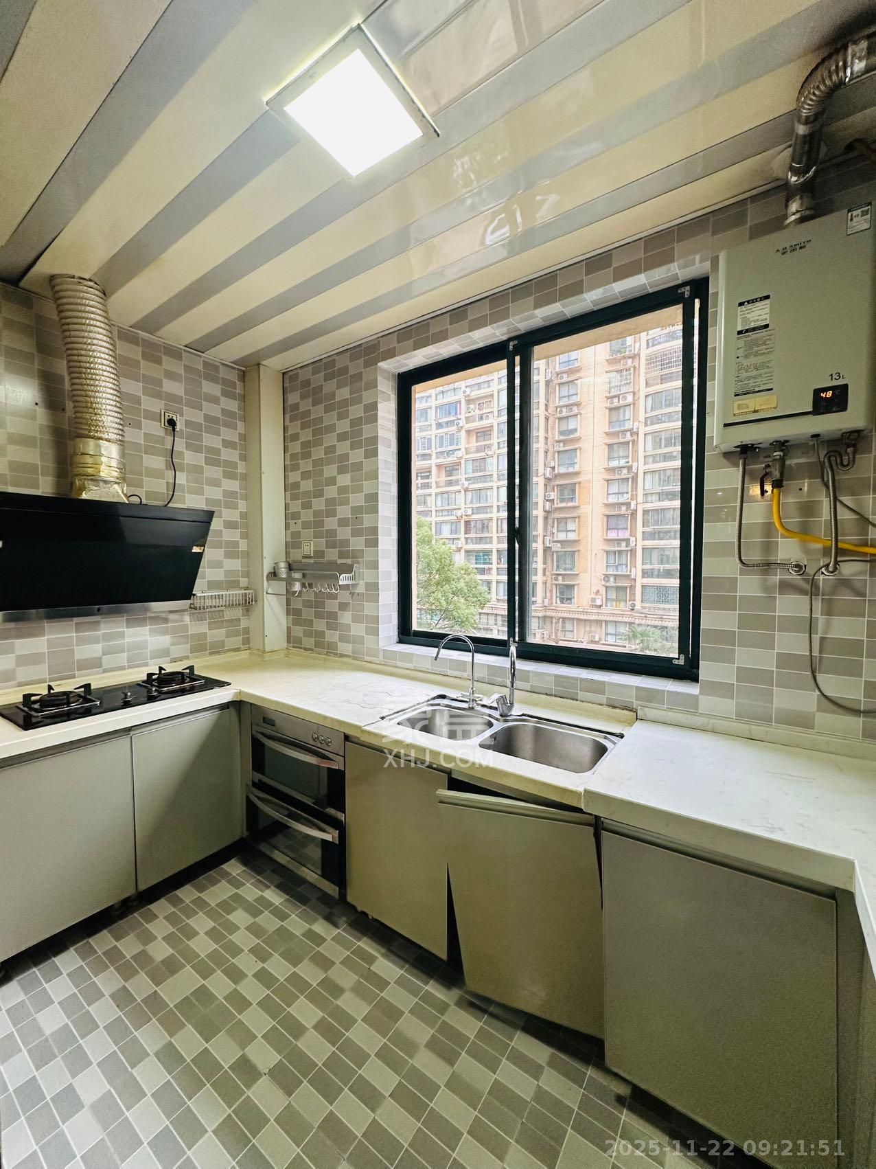 世嘉国际华城 3室2厅1卫 2200.0元/月 世嘉国际华城 3室2厅1卫 2200.0元/月室内图