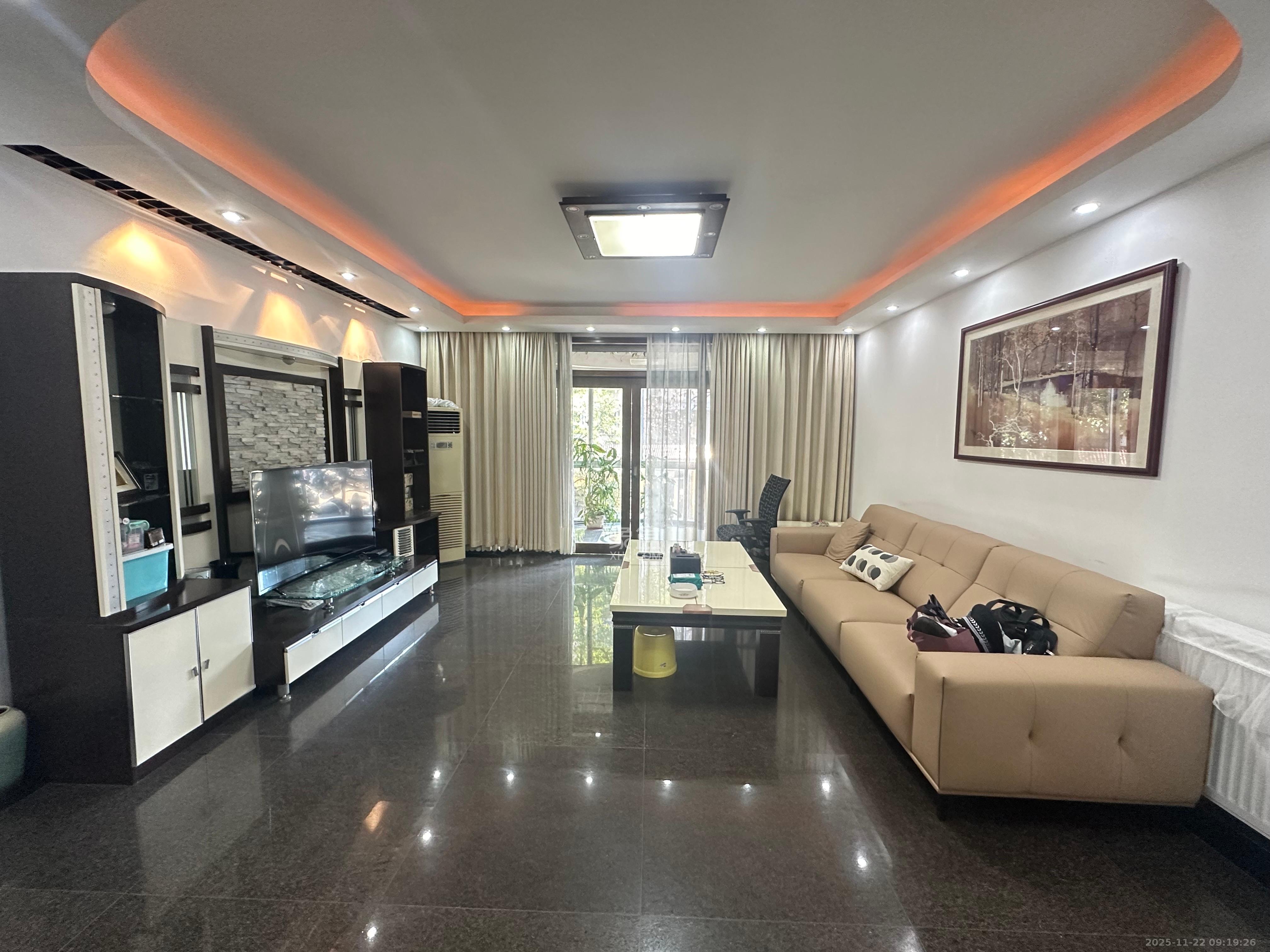 白沙花园  3室2厅2卫    3200.0元/月