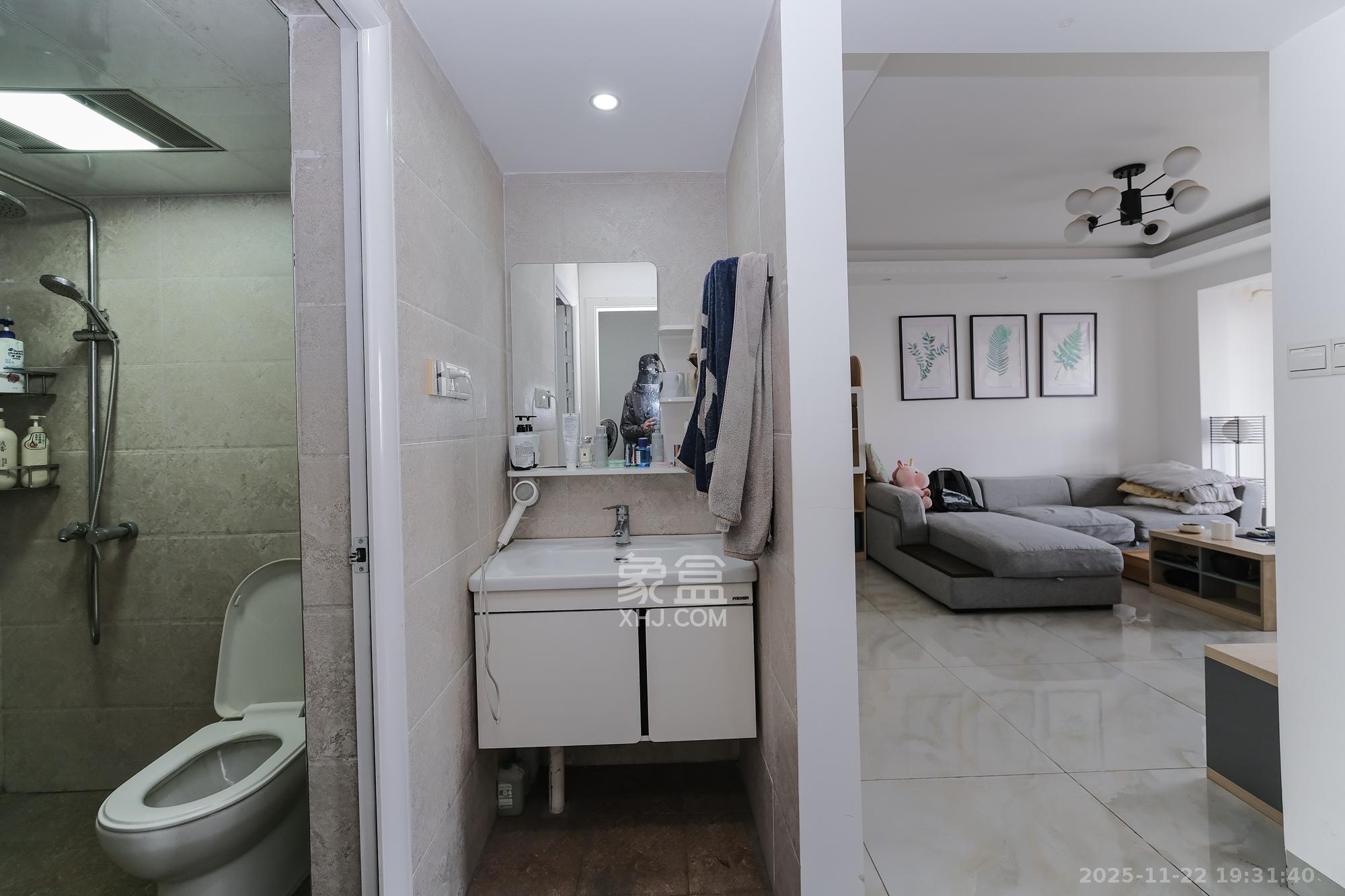 山水湾 1室1厅1卫 69.0万 山水湾 1室1厅1卫 69.0万卫生间