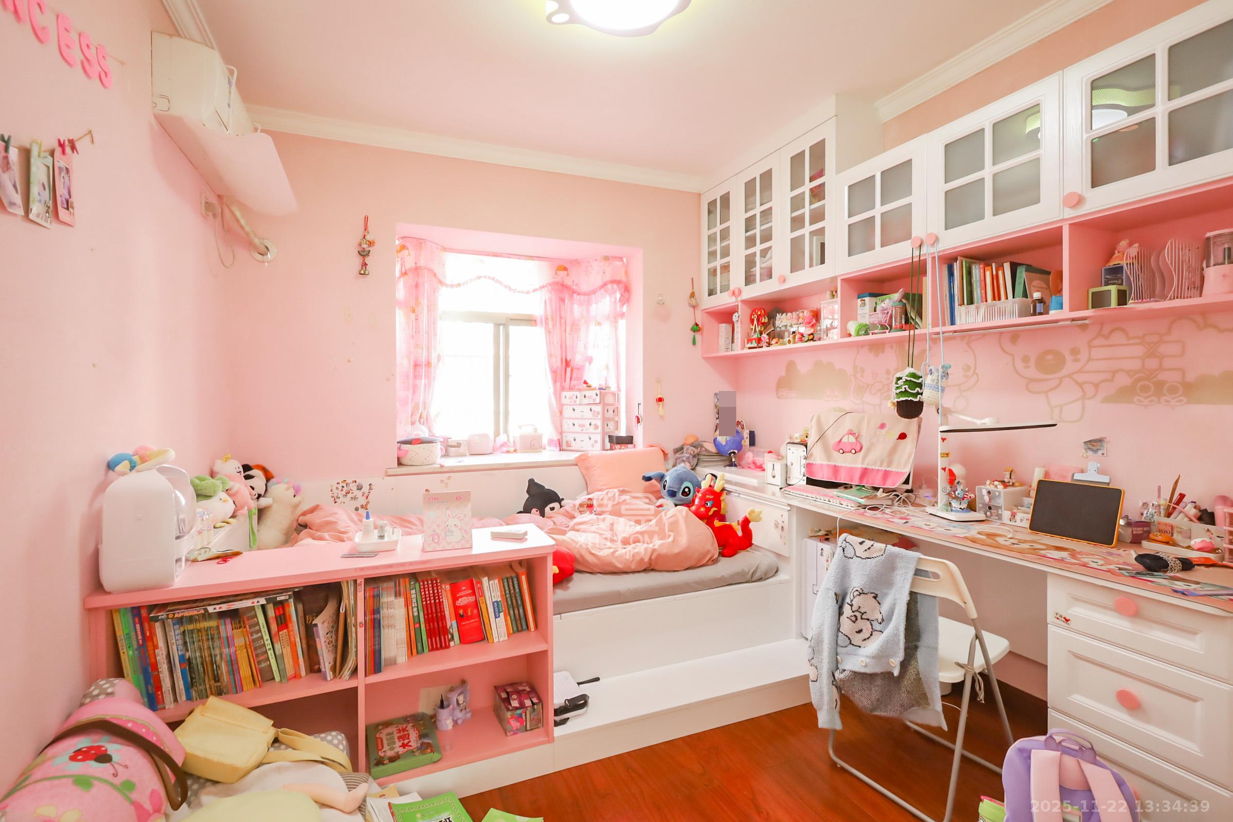 市妇联宿舍  4室2厅2卫    150.0万卧室