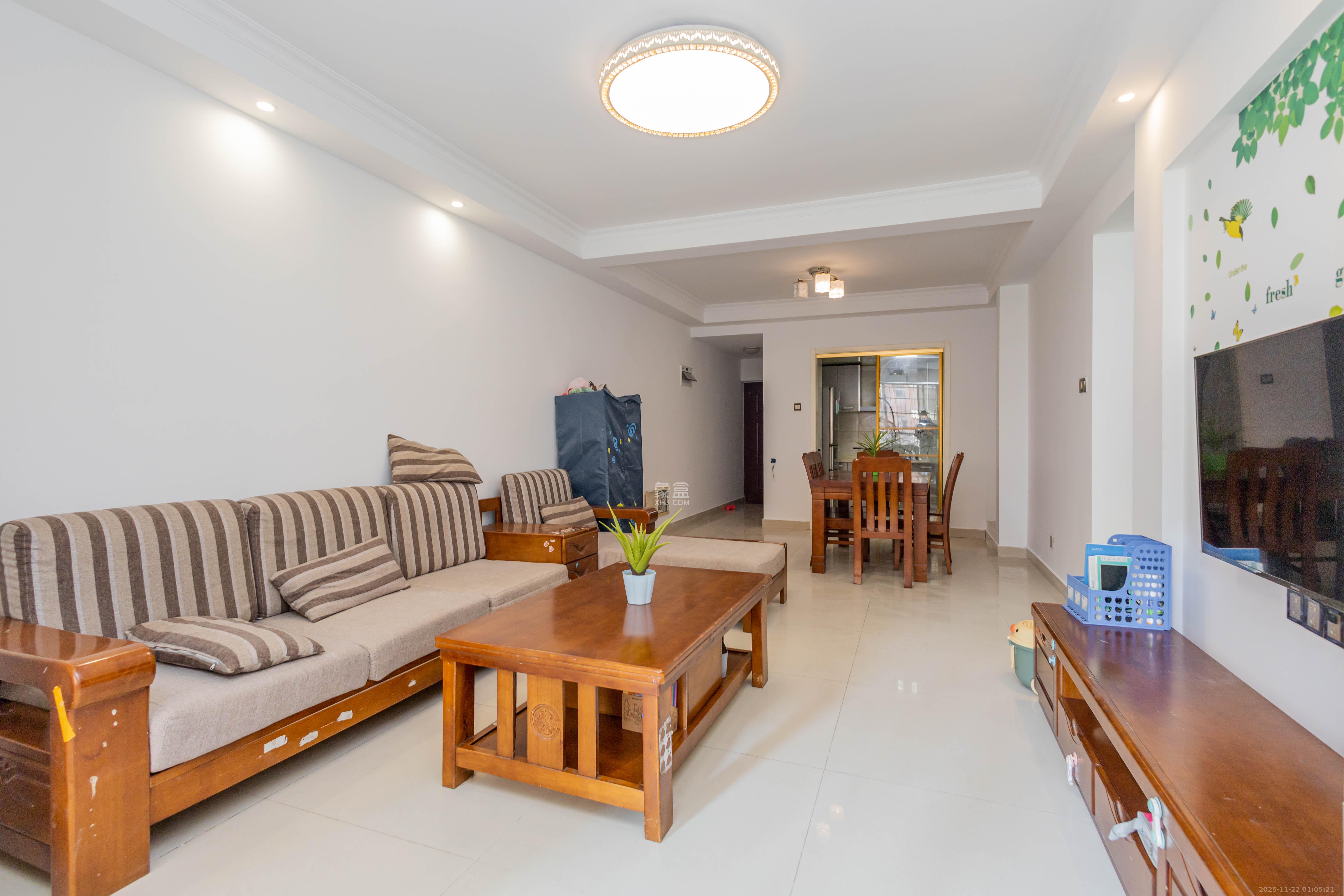 中国铁建国际城二期 2室2厅1卫 48.8万 中国铁建国际城二期 2室2厅1卫 48.8万客厅