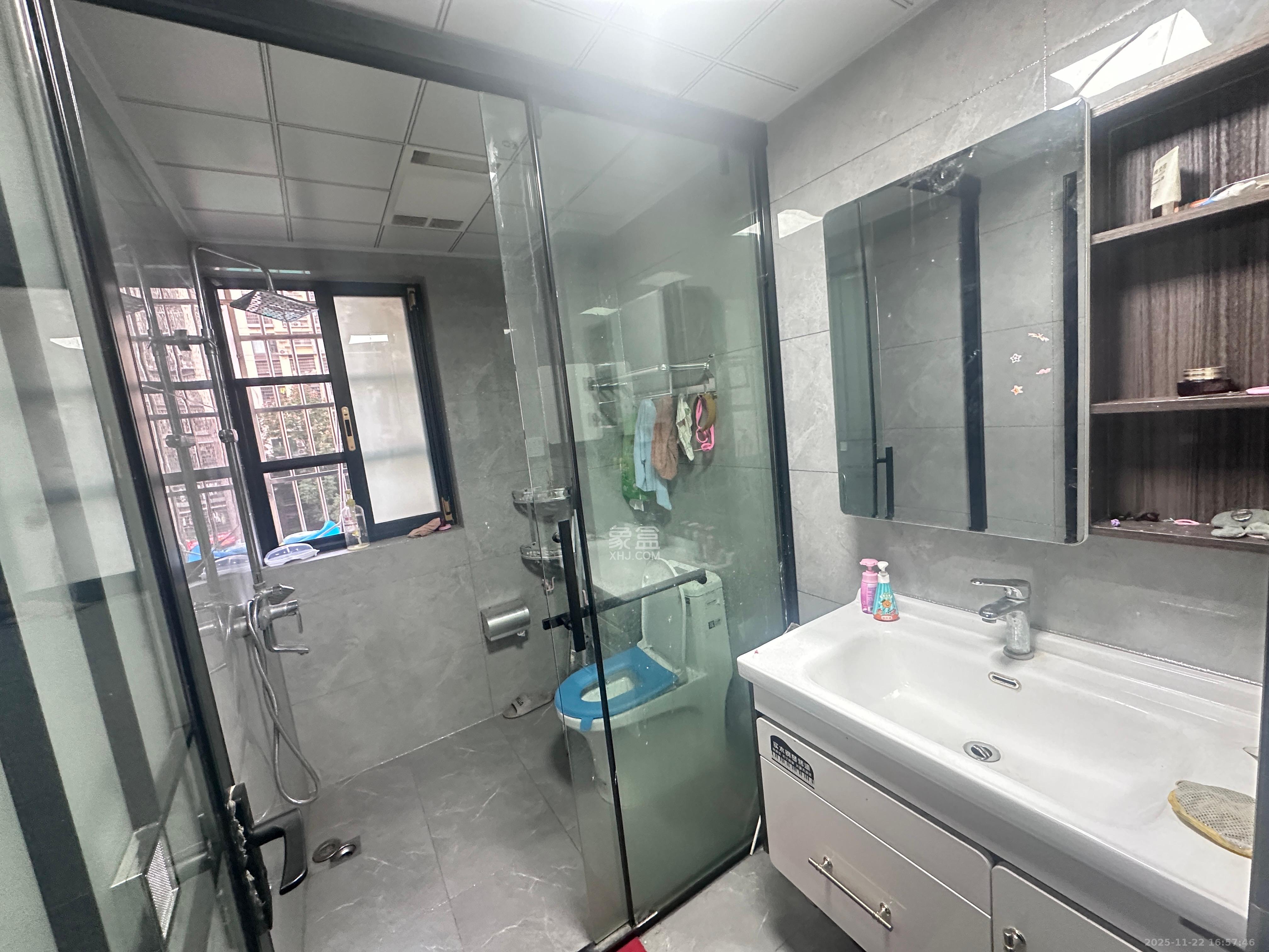 桥头家苑一期 3室2厅2卫 2000.0元/月 桥头家苑一期 3室2厅2卫 2000.0元/月室内图