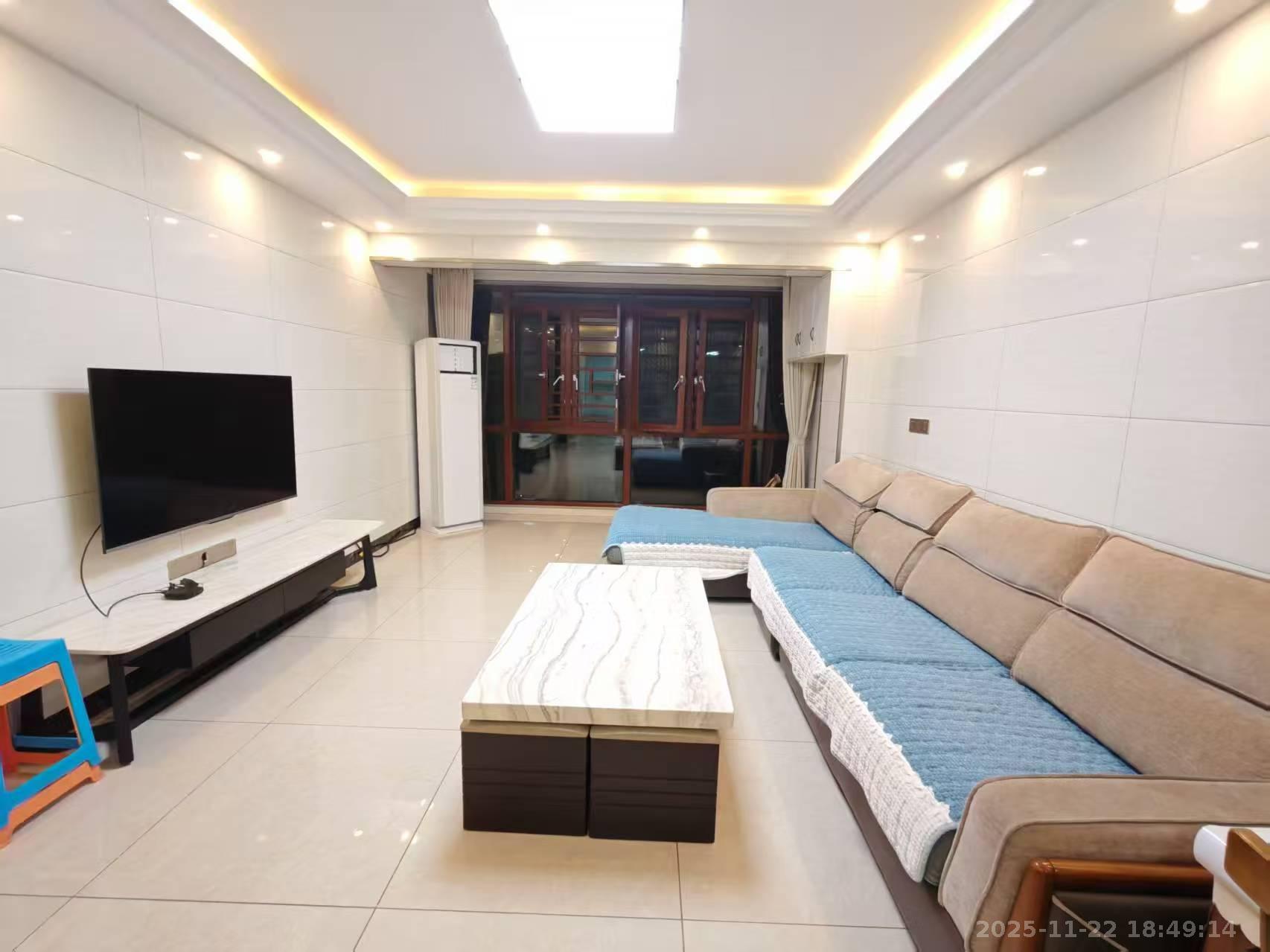 和润园一、二期  3室2厅1卫    2000.0元/月