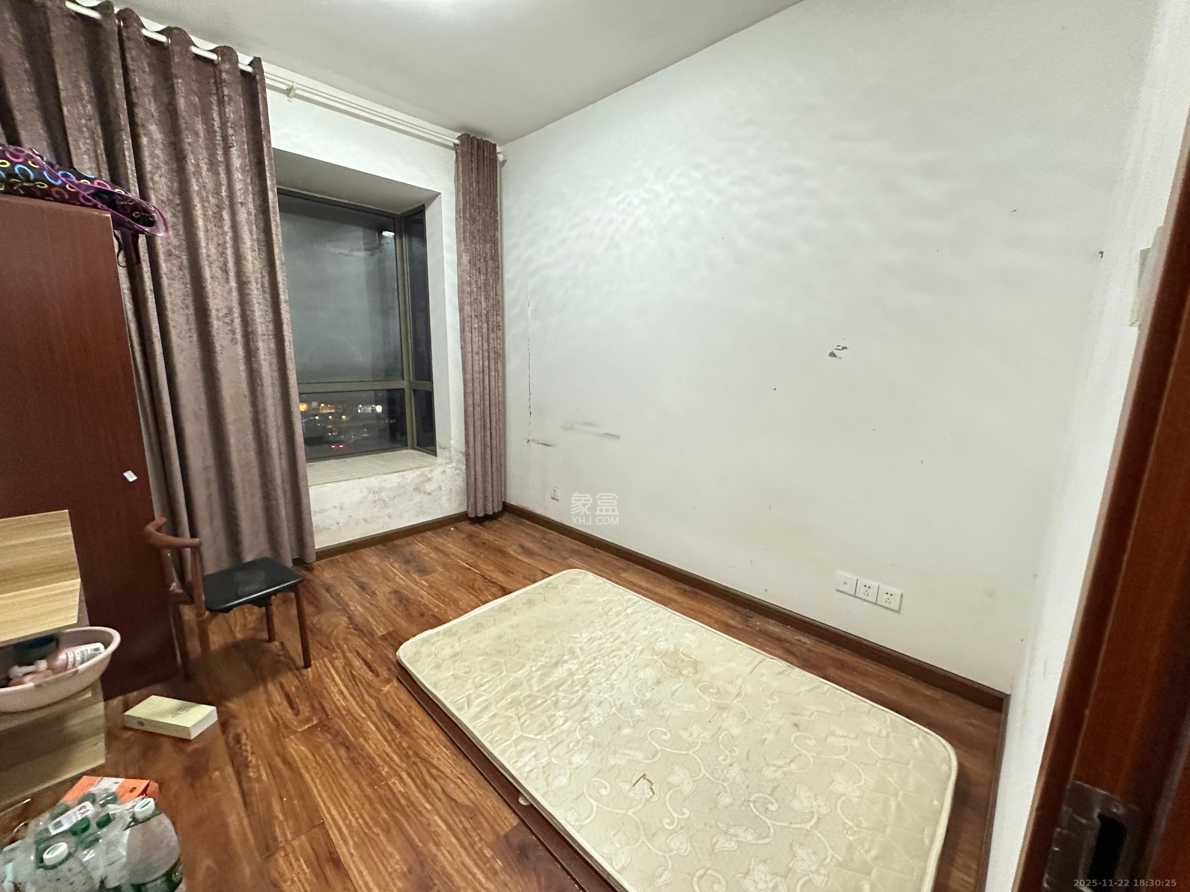 金域南外滩（望江佳园）  4室2厅2卫    4000.0元/月室内图