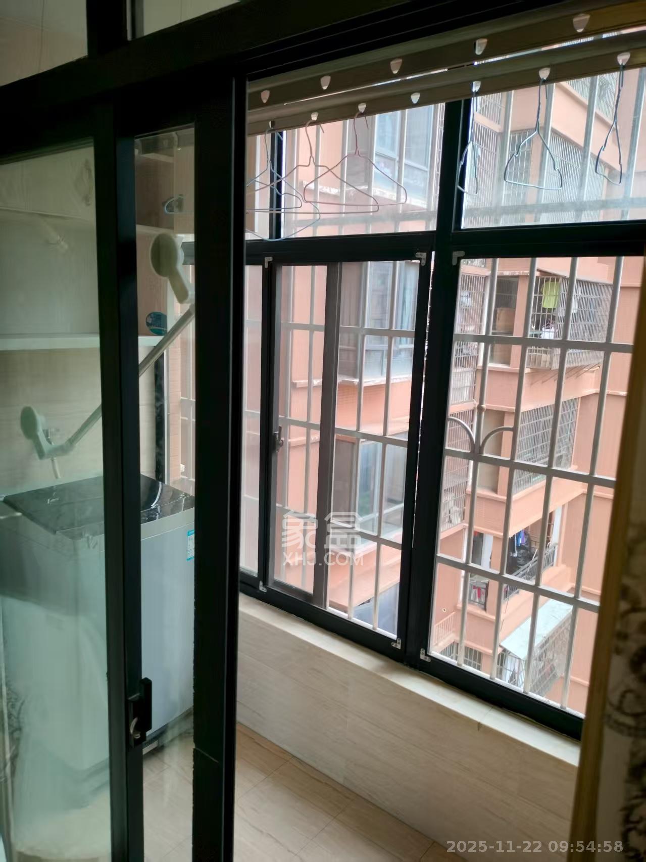 紫华郡  3室2厅2卫    2000.0元/月室内图